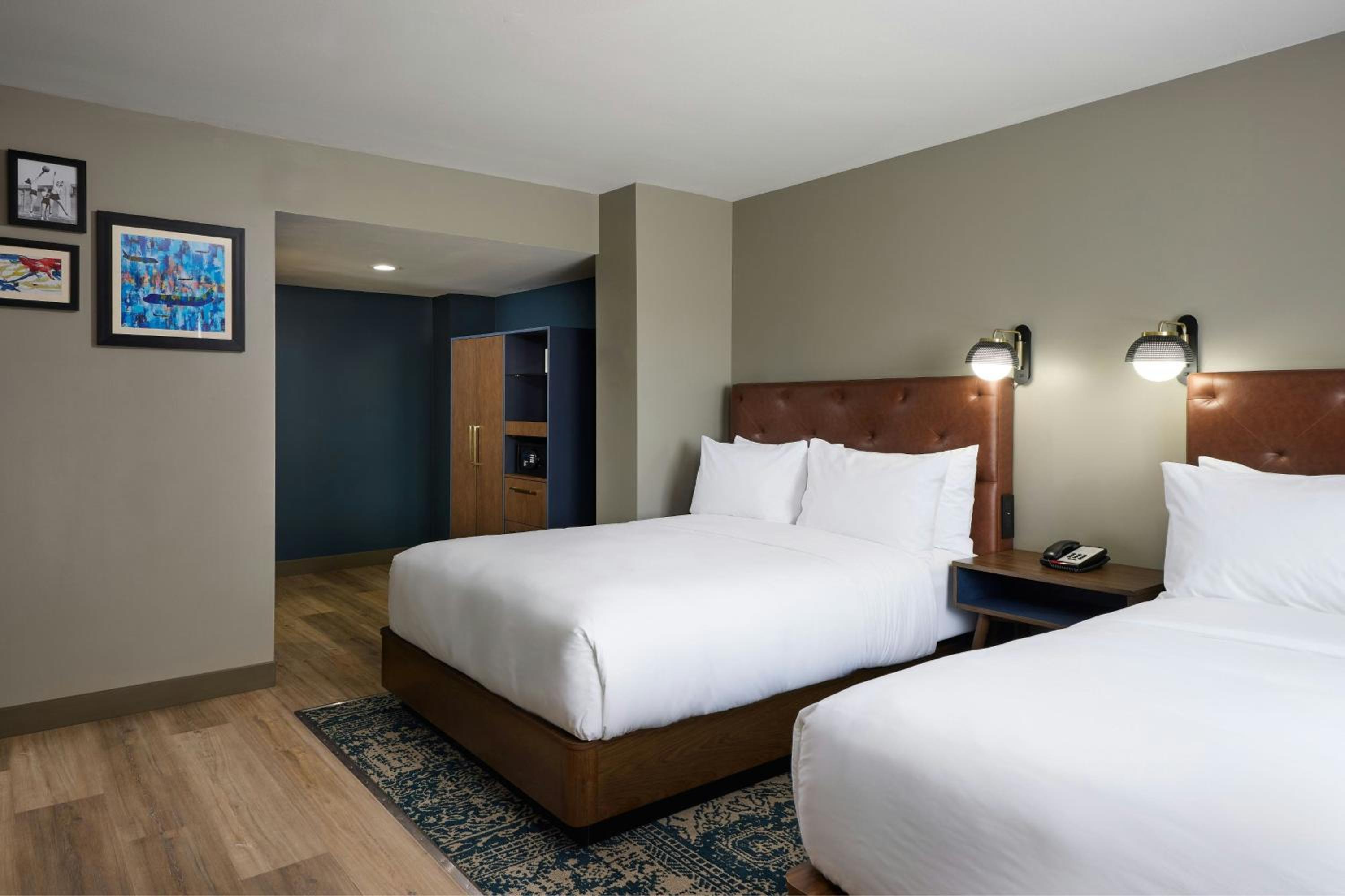 One-Bedroom Suite with Queen and Sofa Bed - Photo 4