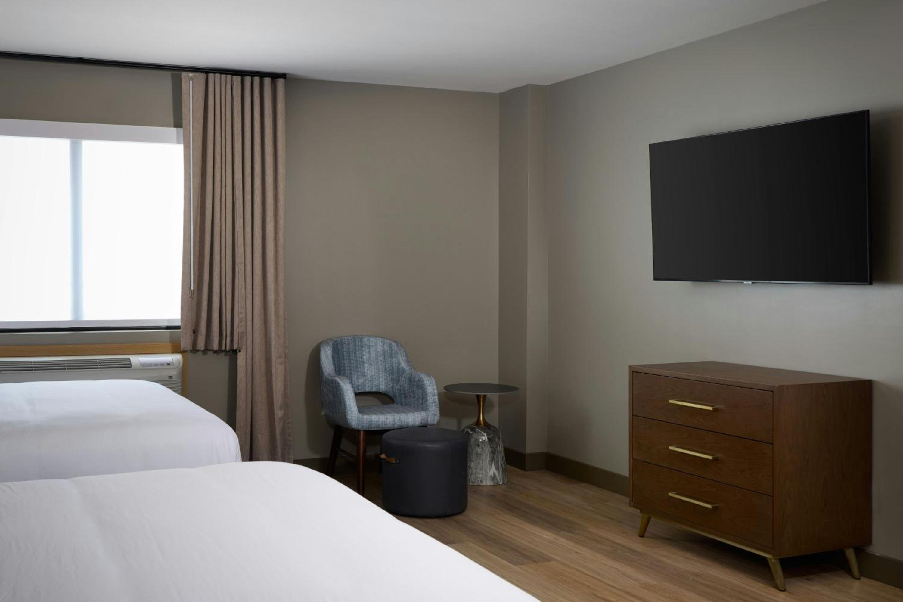 One-Bedroom Suite with Queen and Sofa Bed - Photo 5