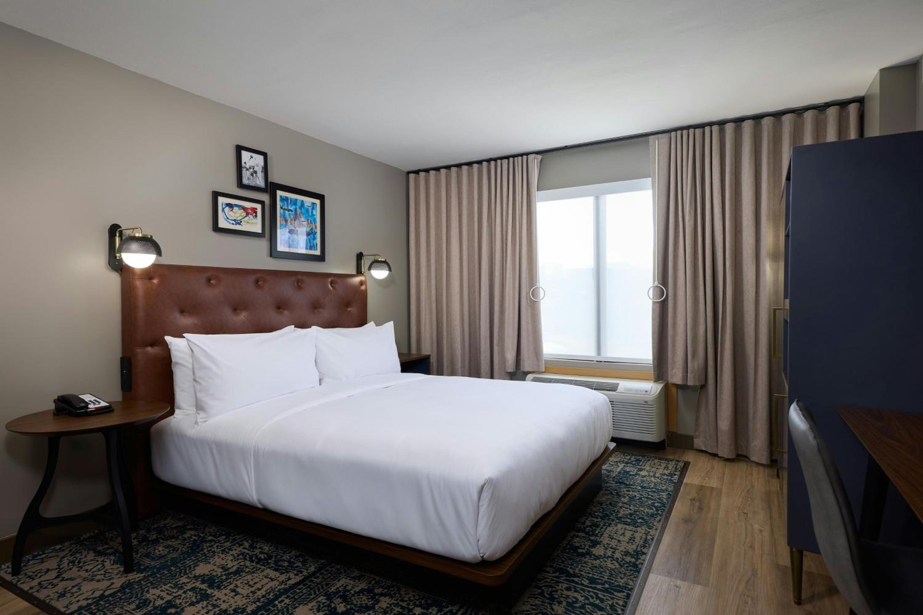 One-Bedroom King Suite with Sofa Bed - Photo 4