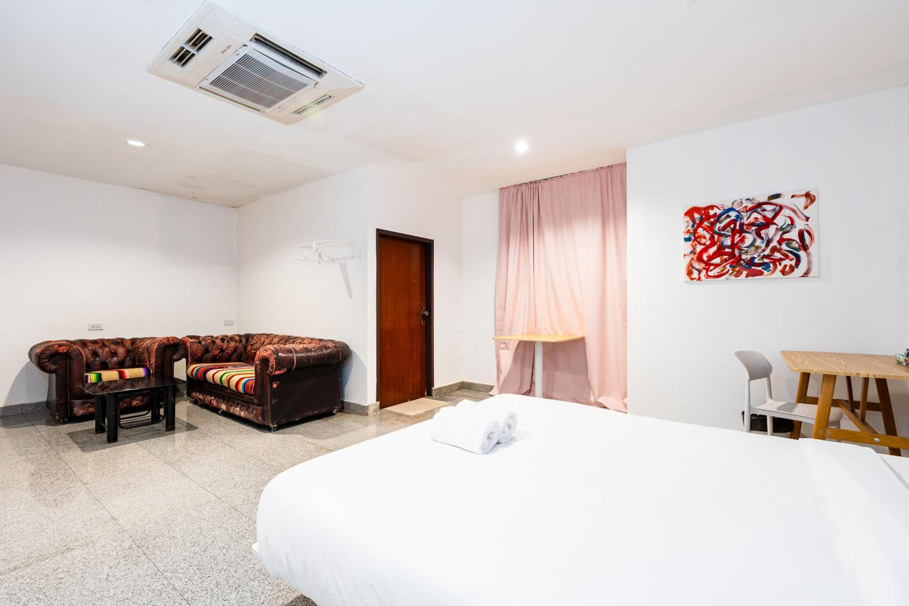 Deluxe King Room photo 1