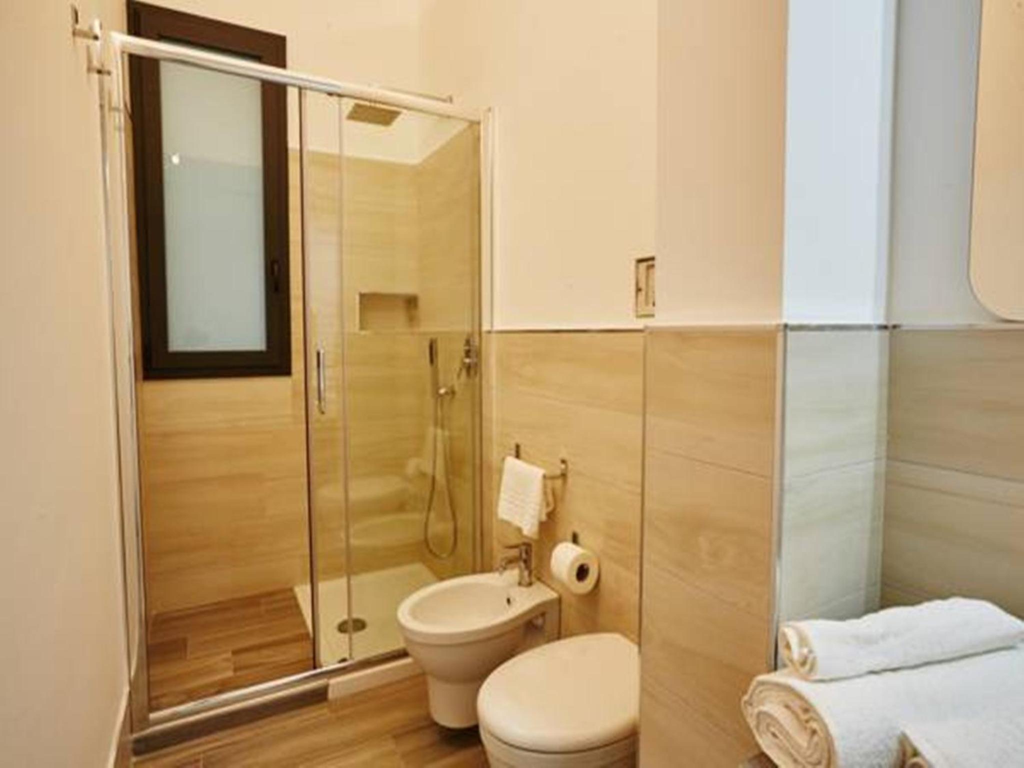Quadruple Room - Disability Access photo 2