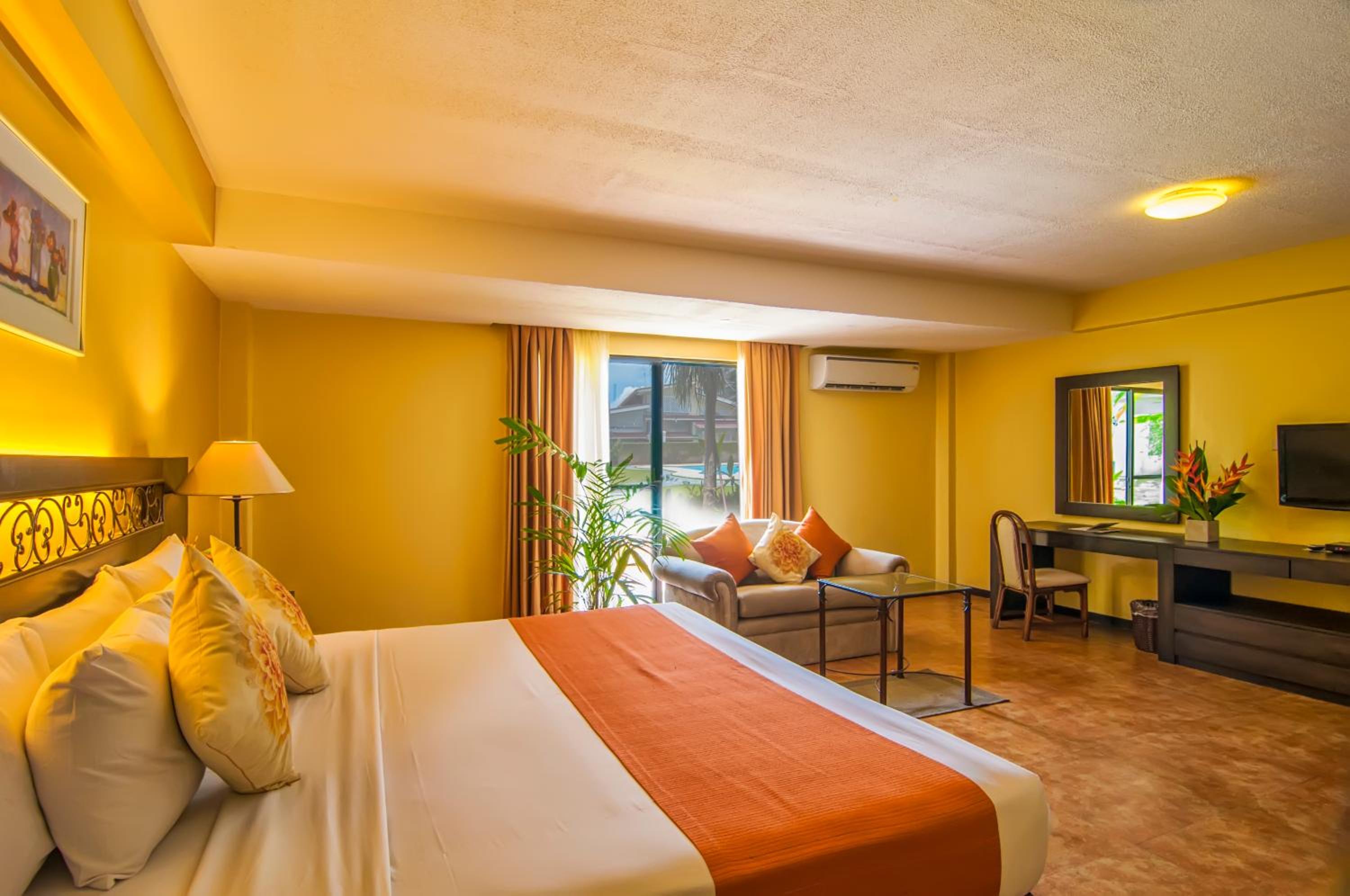 Premier Suite - Photo 5