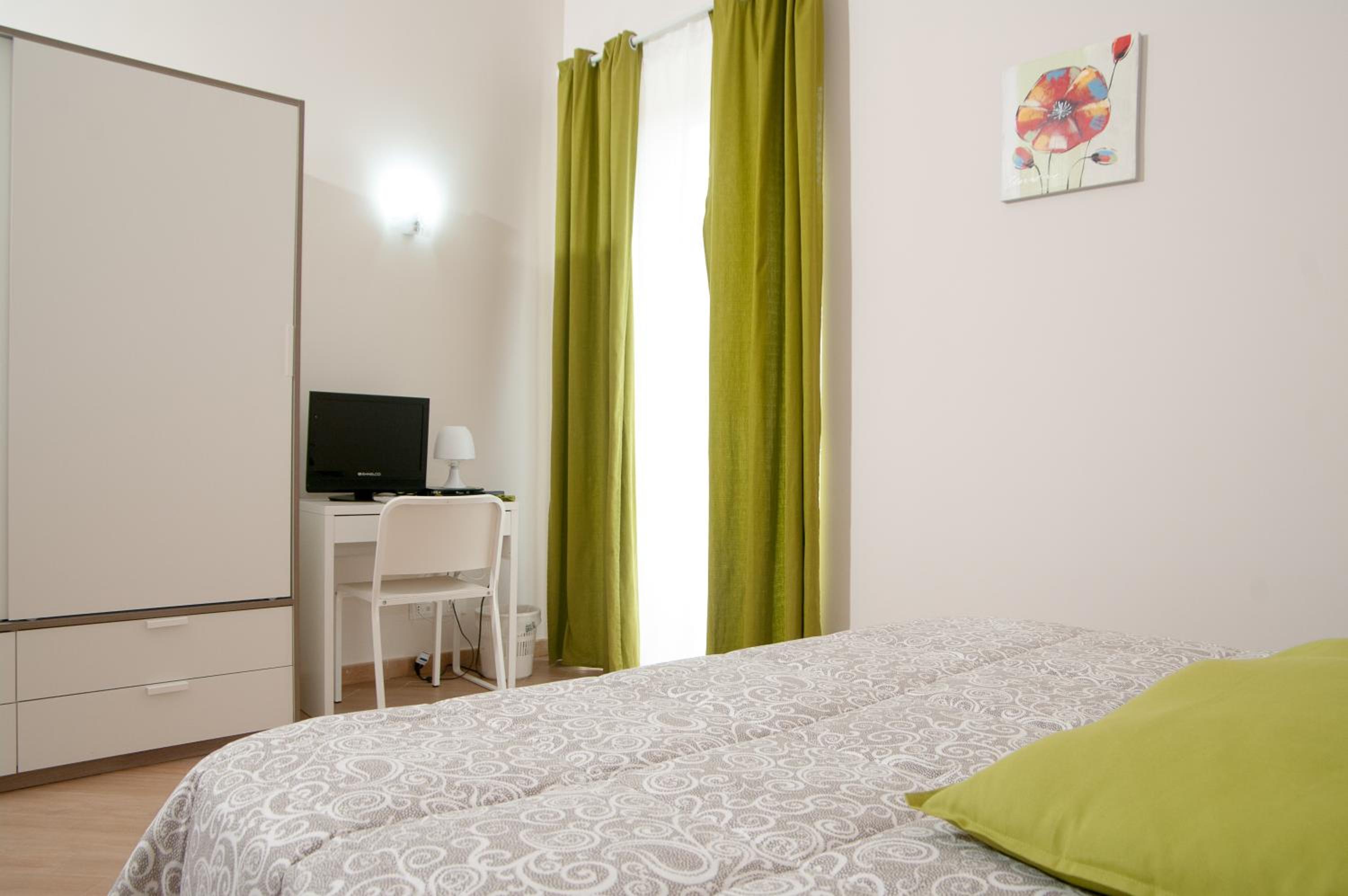 Deluxe Room - Photo 7