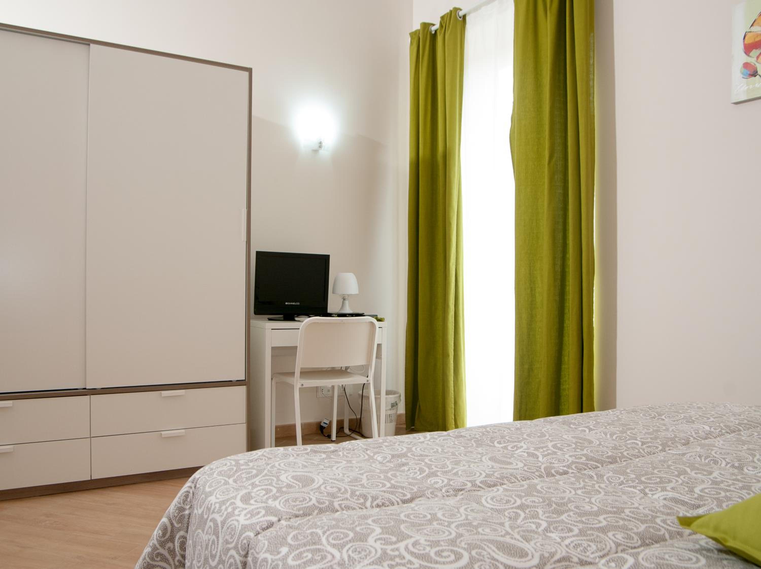 Deluxe Room - Photo 6