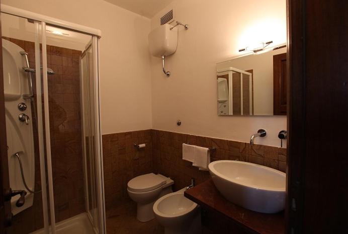 One-Bedroom Apartment - Photo 3
