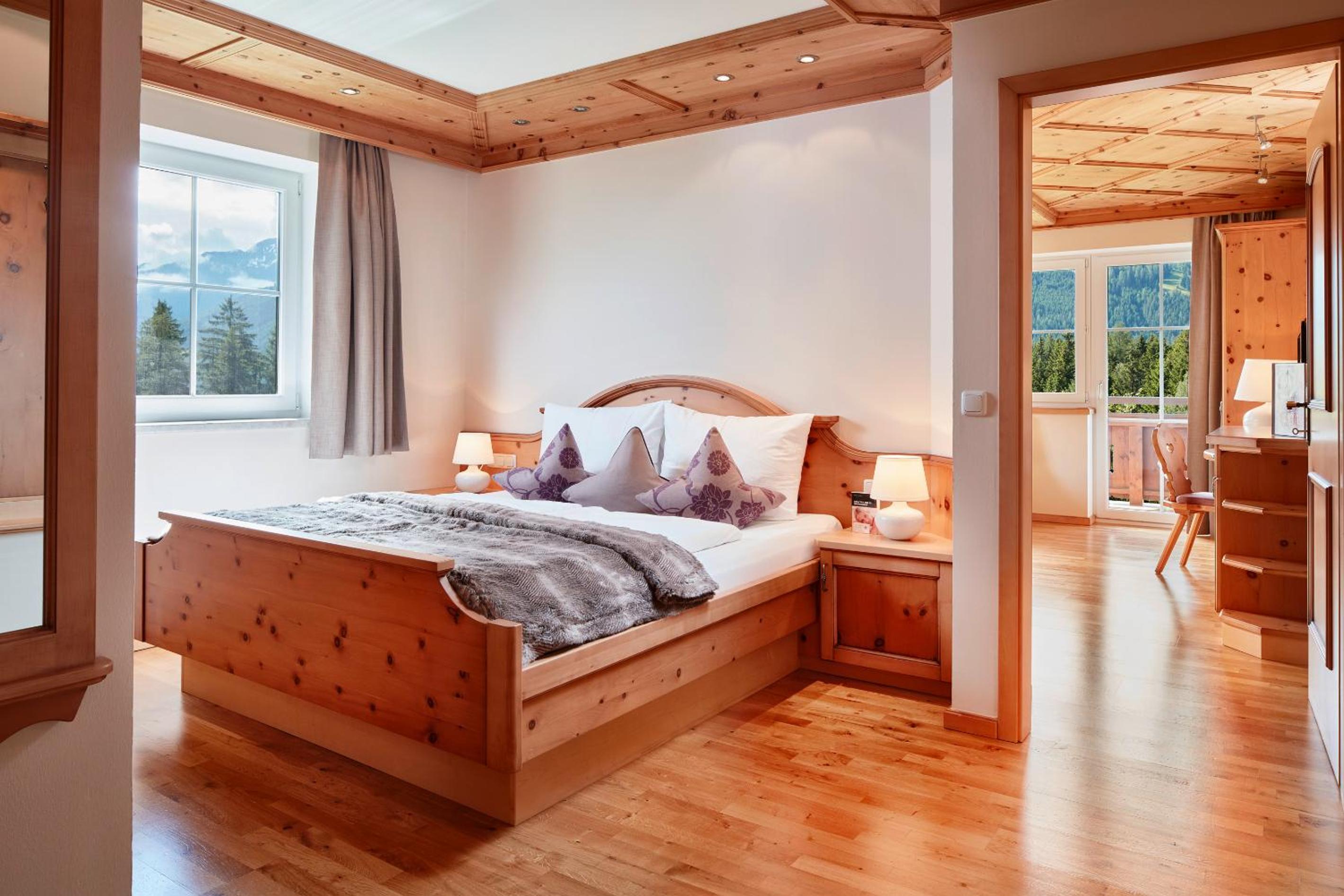 Suite - Photo 1
