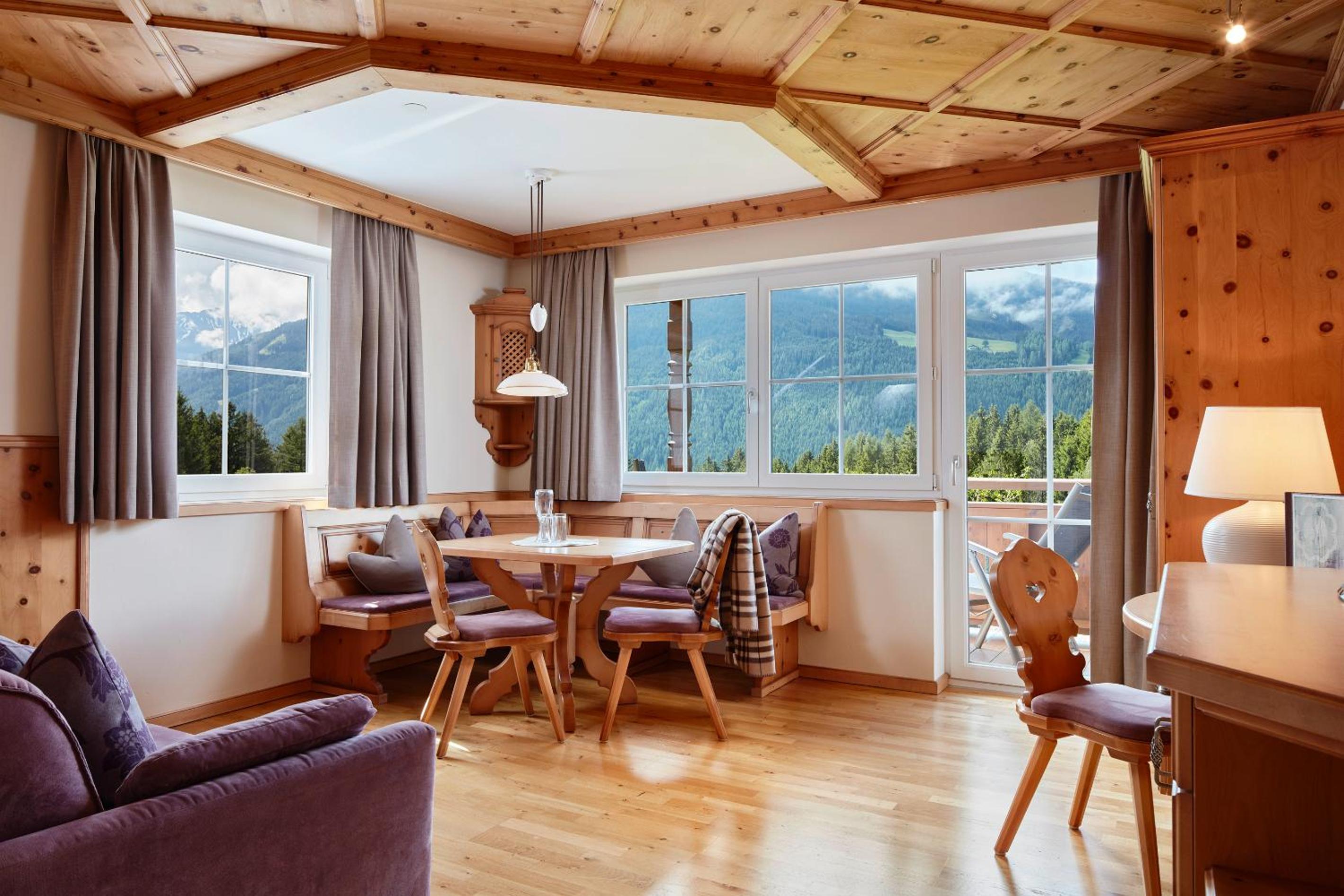 Suite with Mountain View - Photo 3