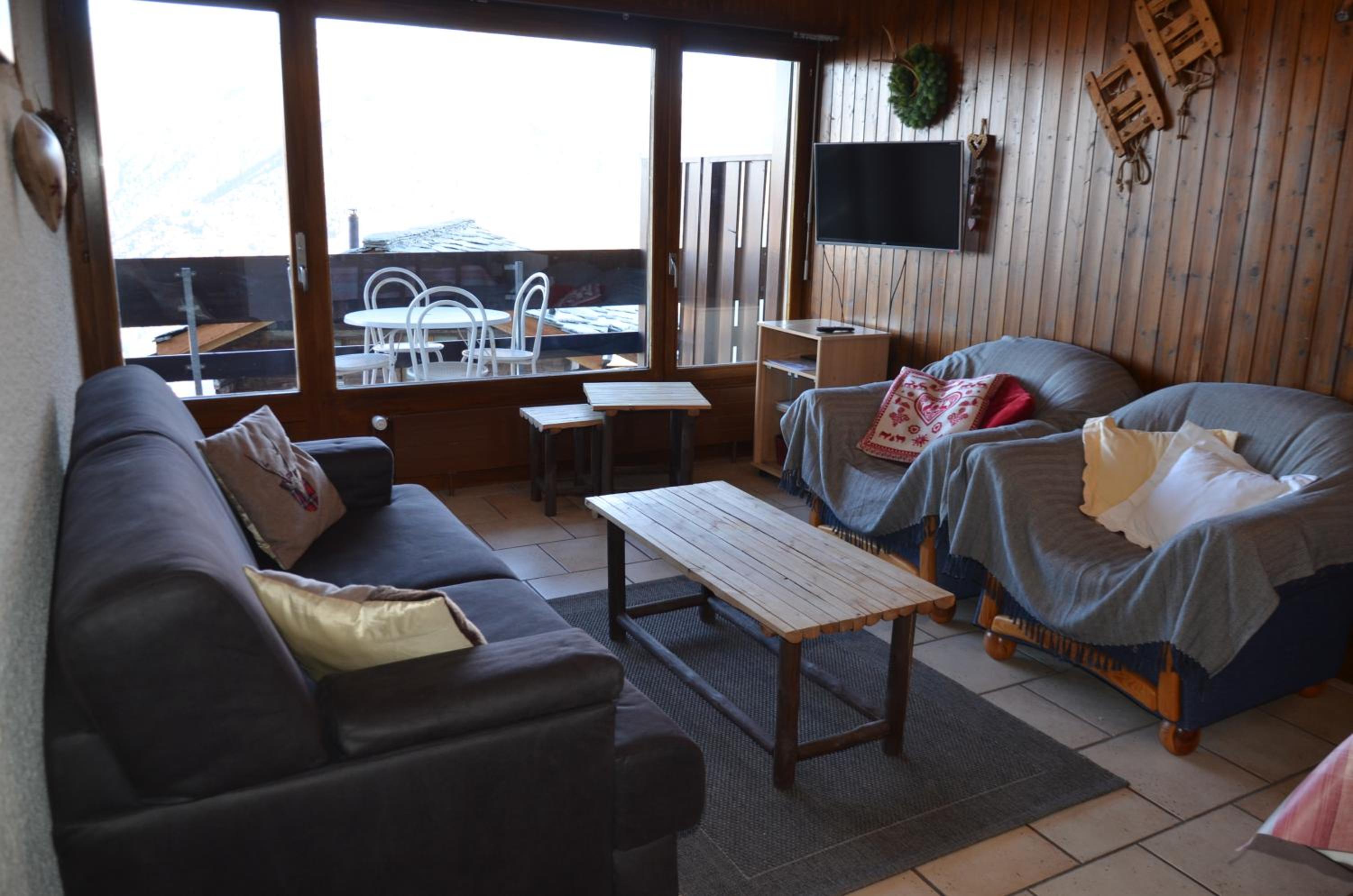 Two-Bedroom Apartment with Balcony 202 photo 1