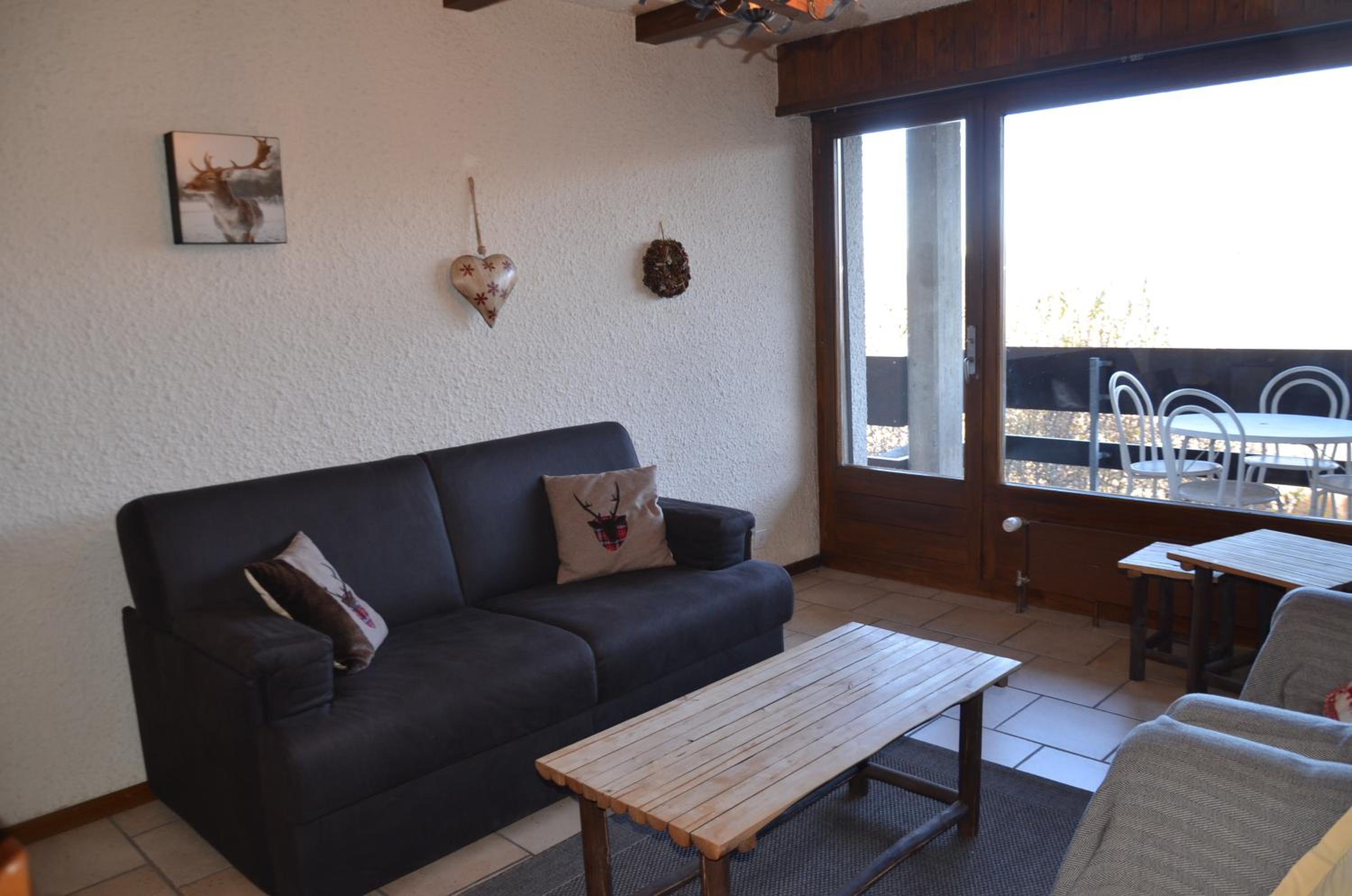 One-Bedroom Apartment with Balcony 231 photo 2