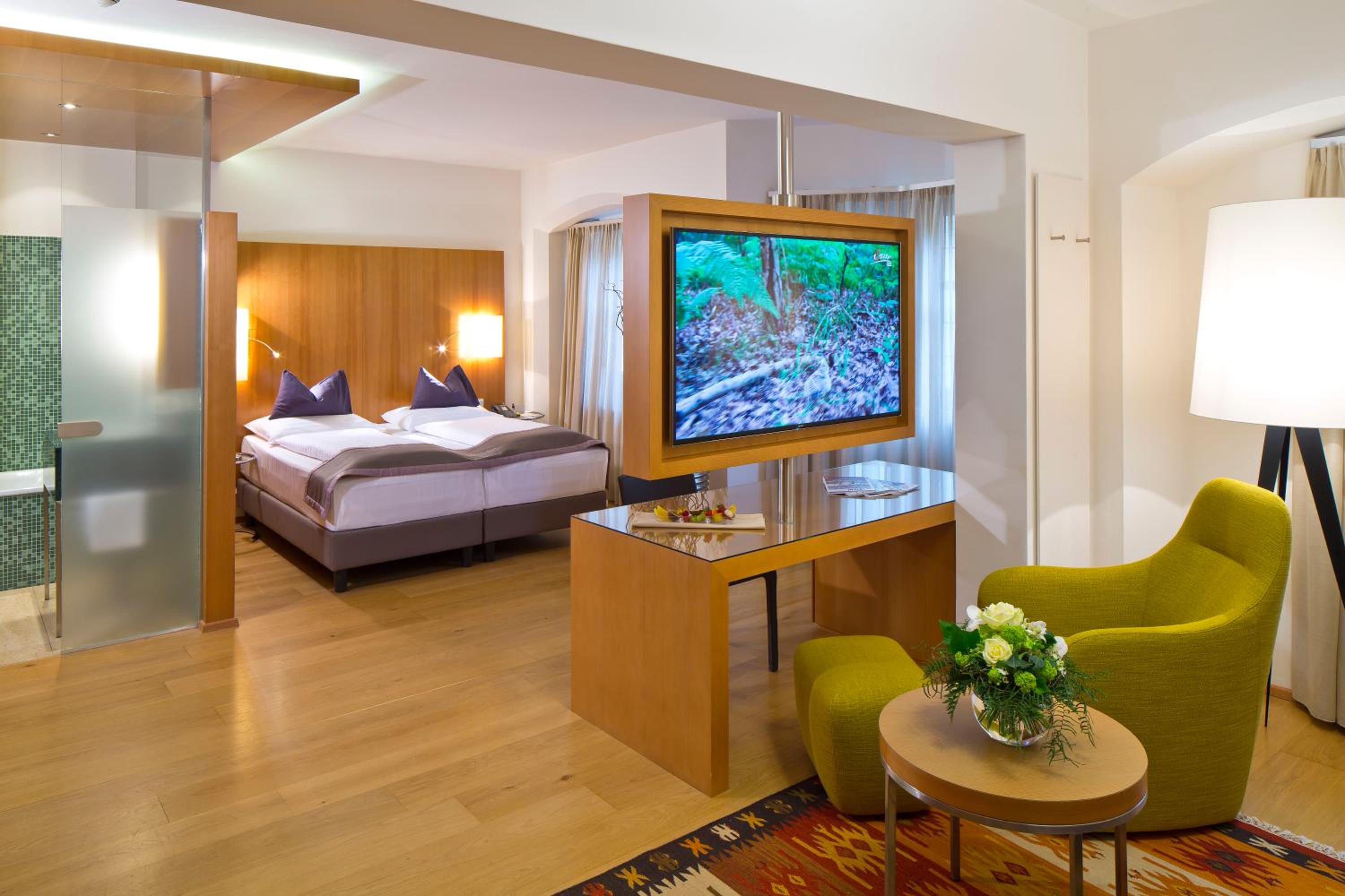 Junior Suite Maximilian with Air Conditioning (with 2 bathrooms) - Photo 1