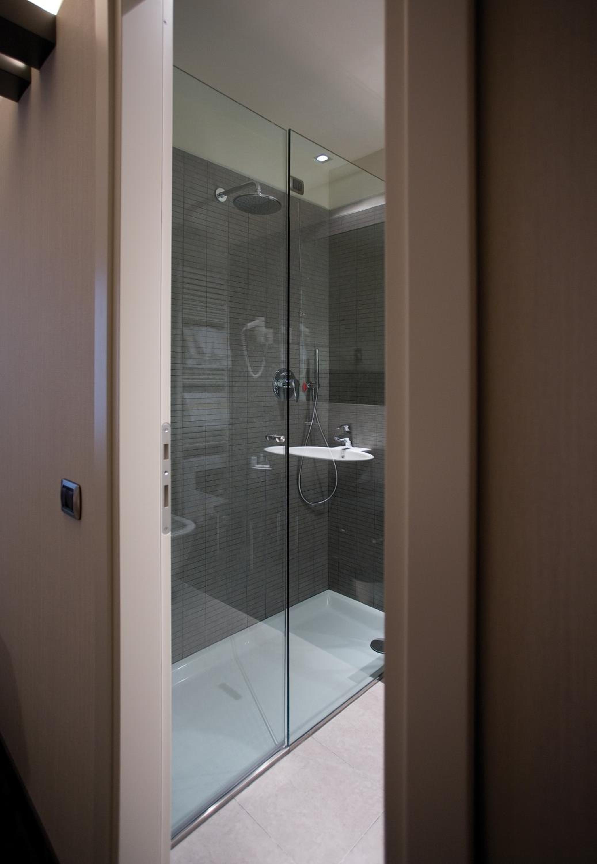 Double Room with French Bed - Photo 3