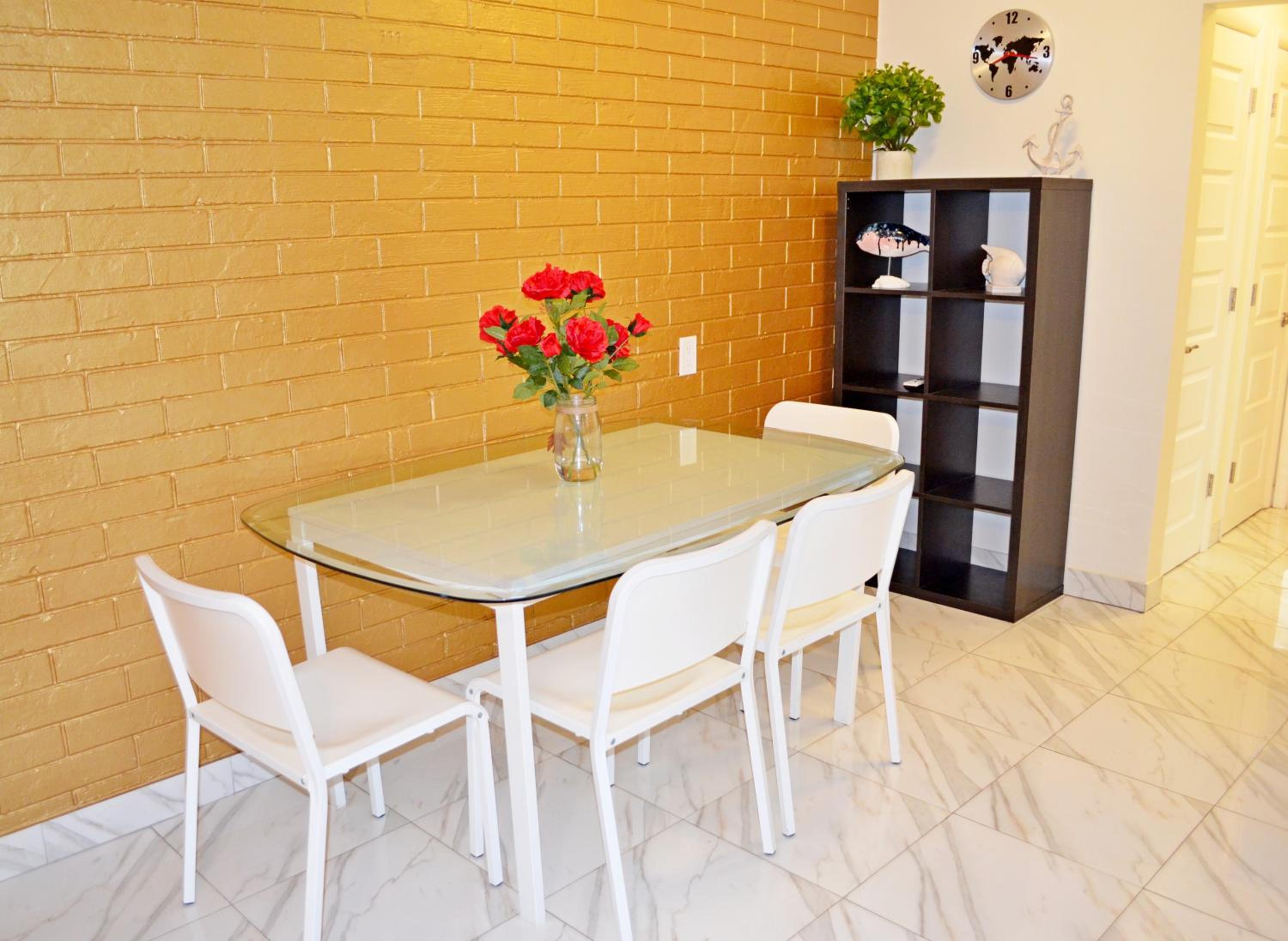 One-Bedroom Apartment - Photo 15