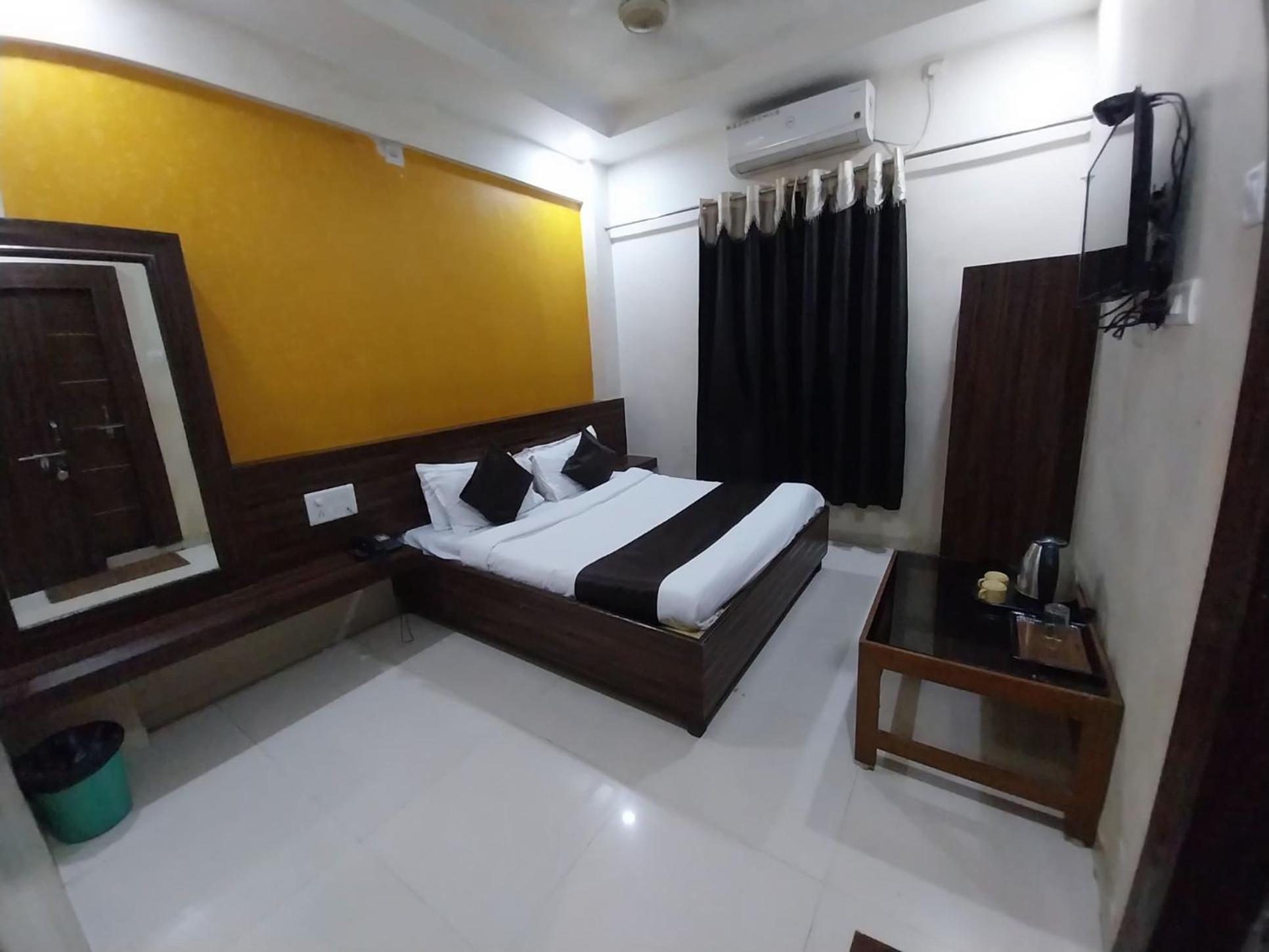 Standard Double Room with Fan photo 2