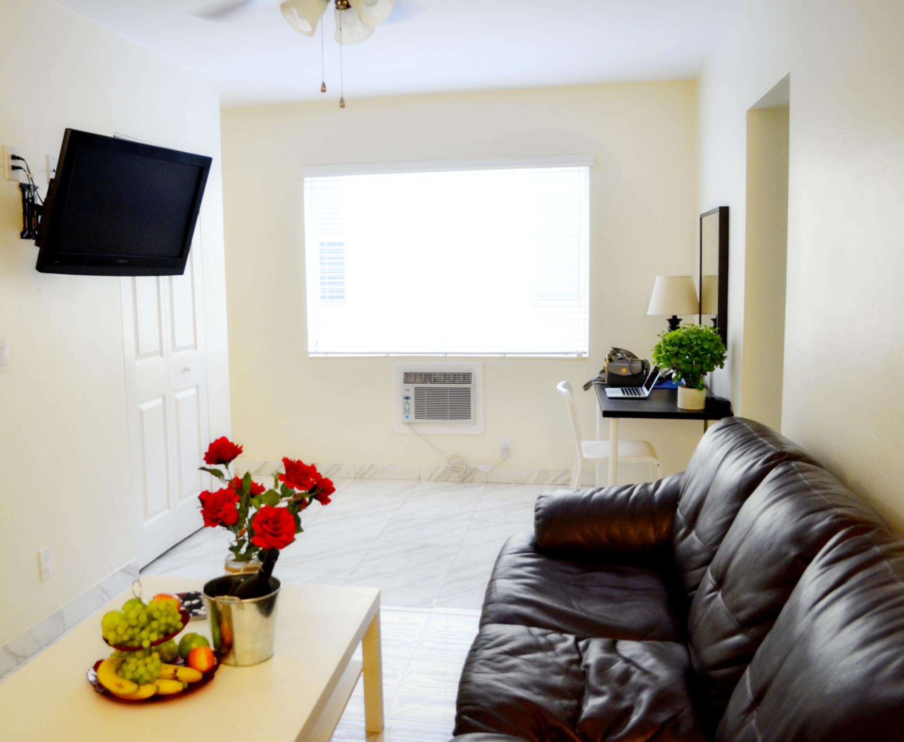 One-Bedroom Apartment - Photo 6