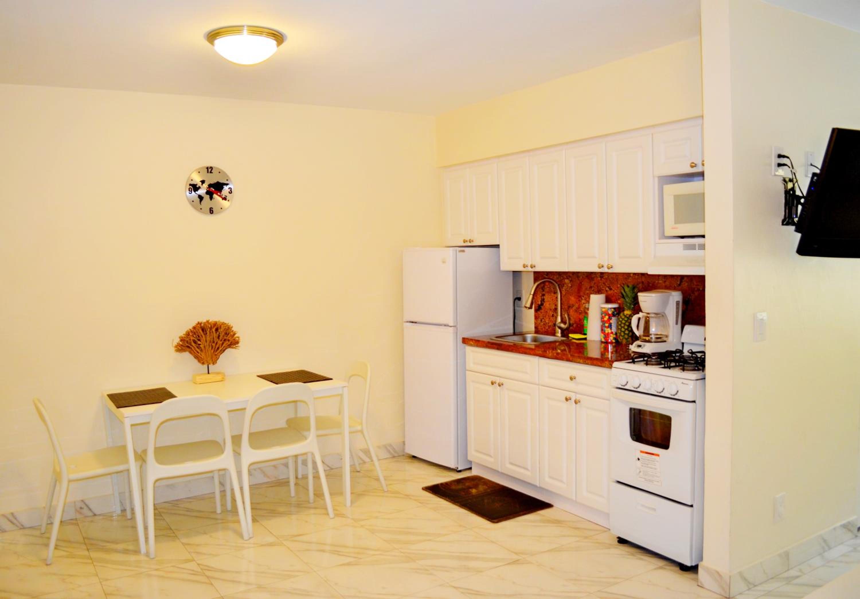 One-Bedroom Apartment - Photo 11