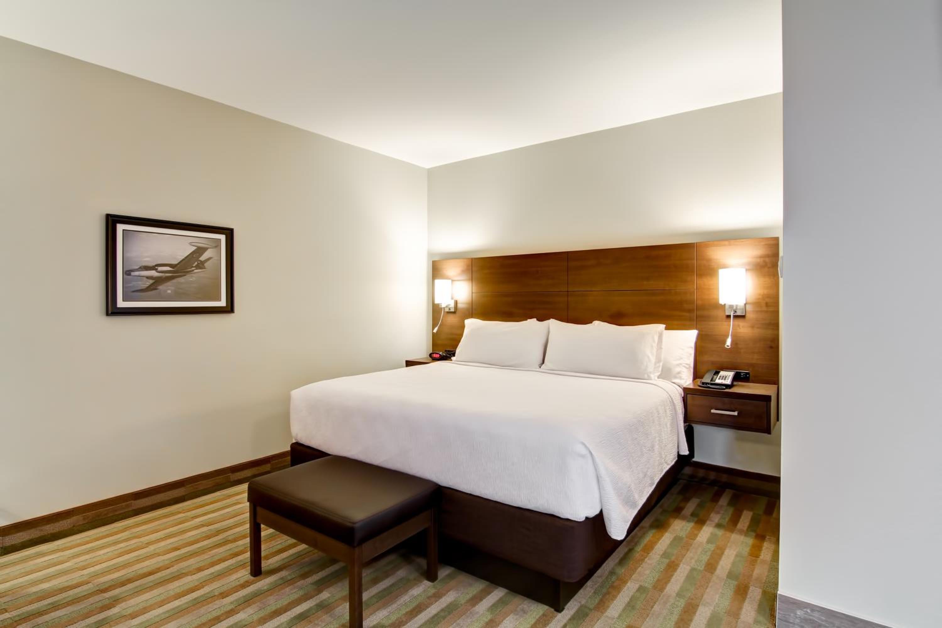 King Room with Balcony - Non-Smoking