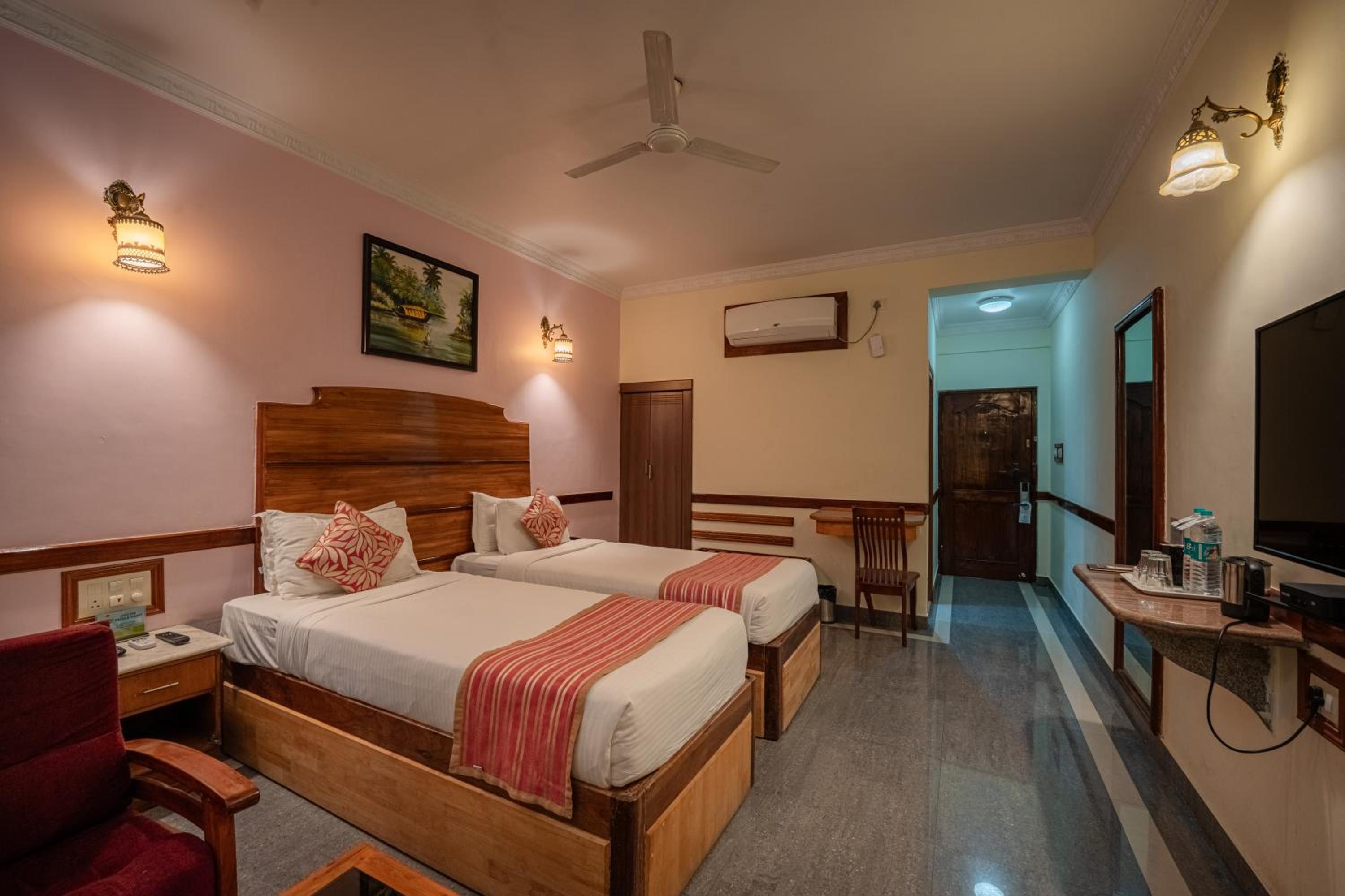 Deluxe Twin Room - Photo 8
