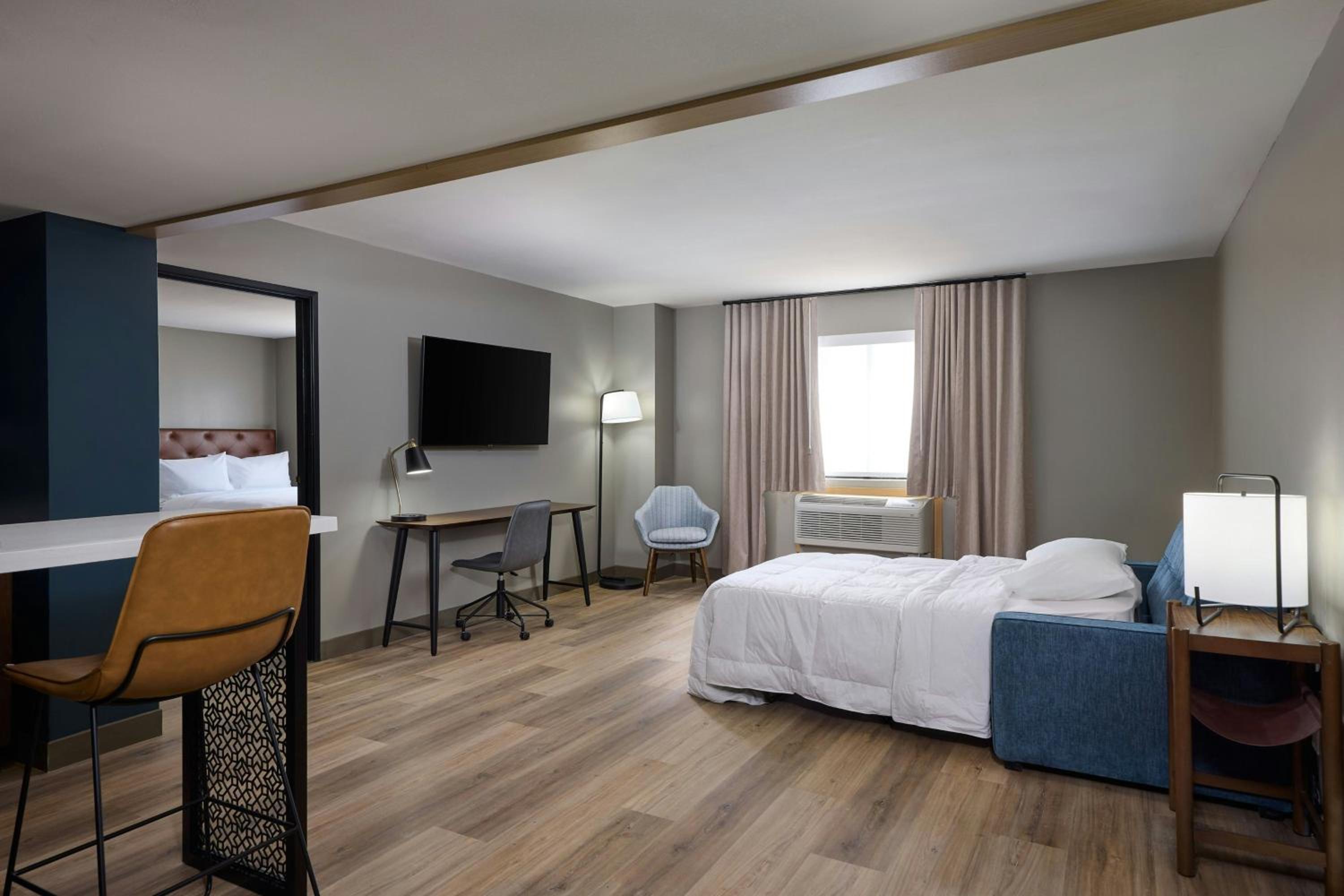 One-Bedroom King Suite with Sofa Bed - Photo 6