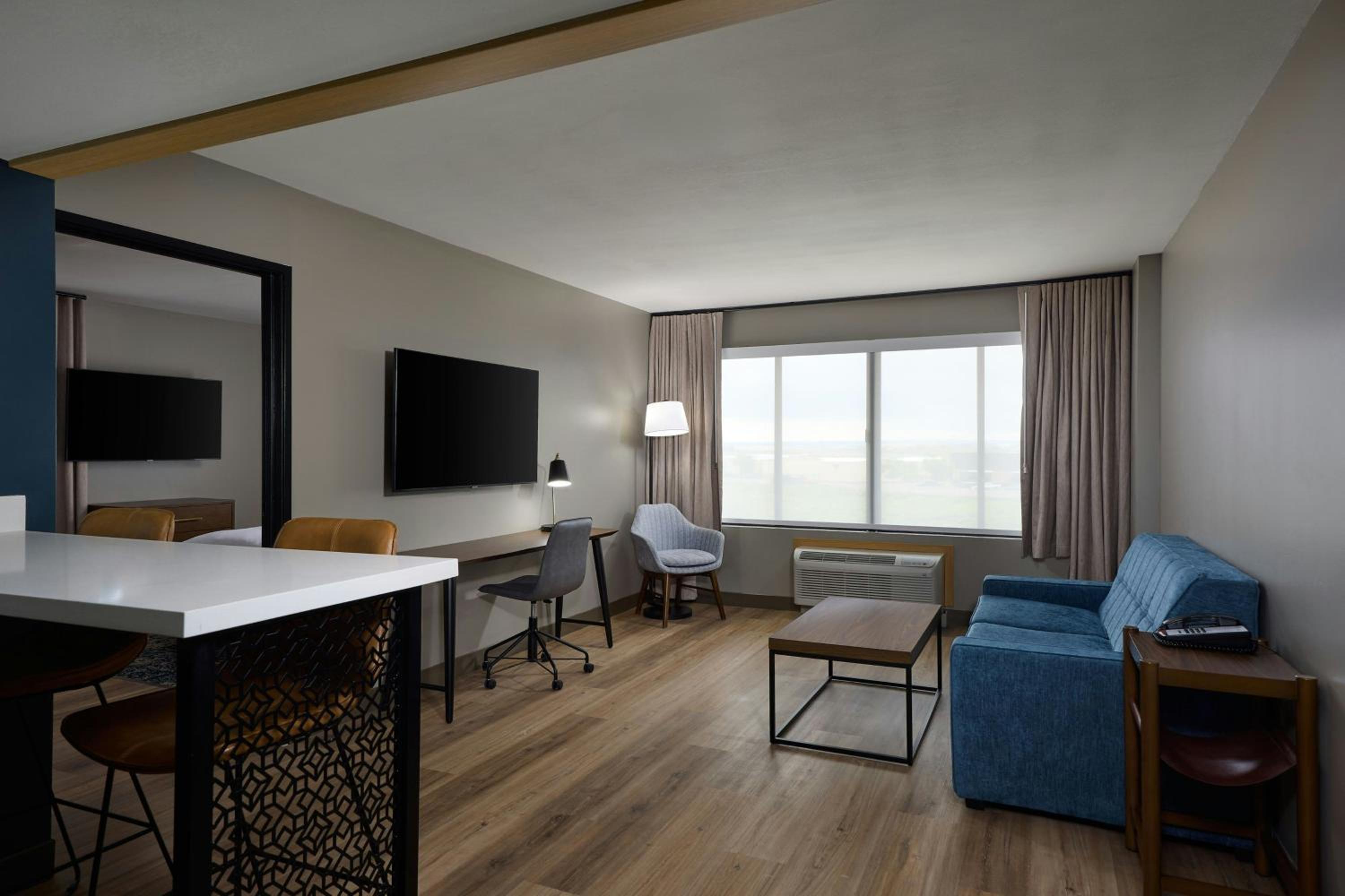One-Bedroom King Suite with Sofa Bed - Photo 7