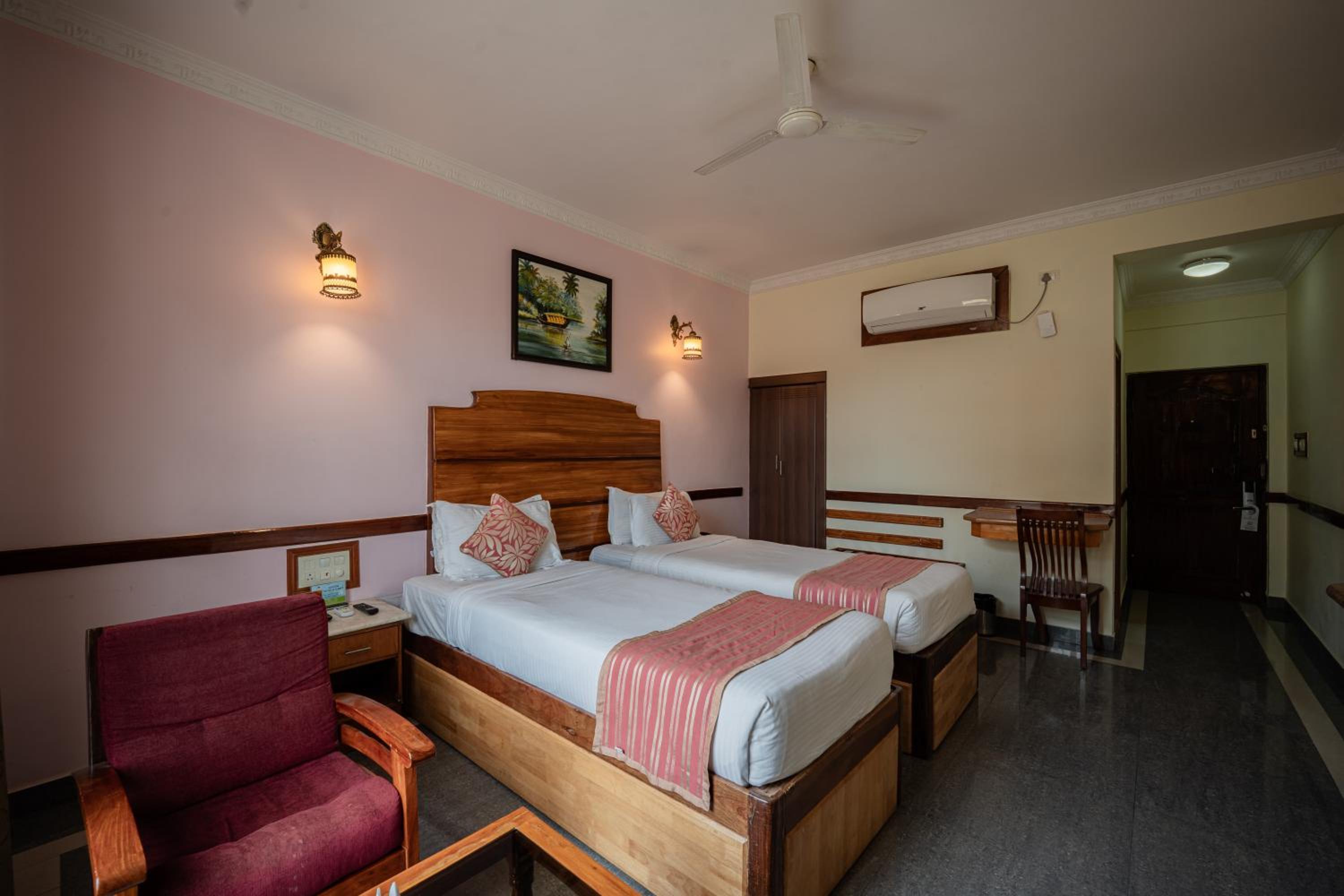 Deluxe Twin Room - Photo 10
