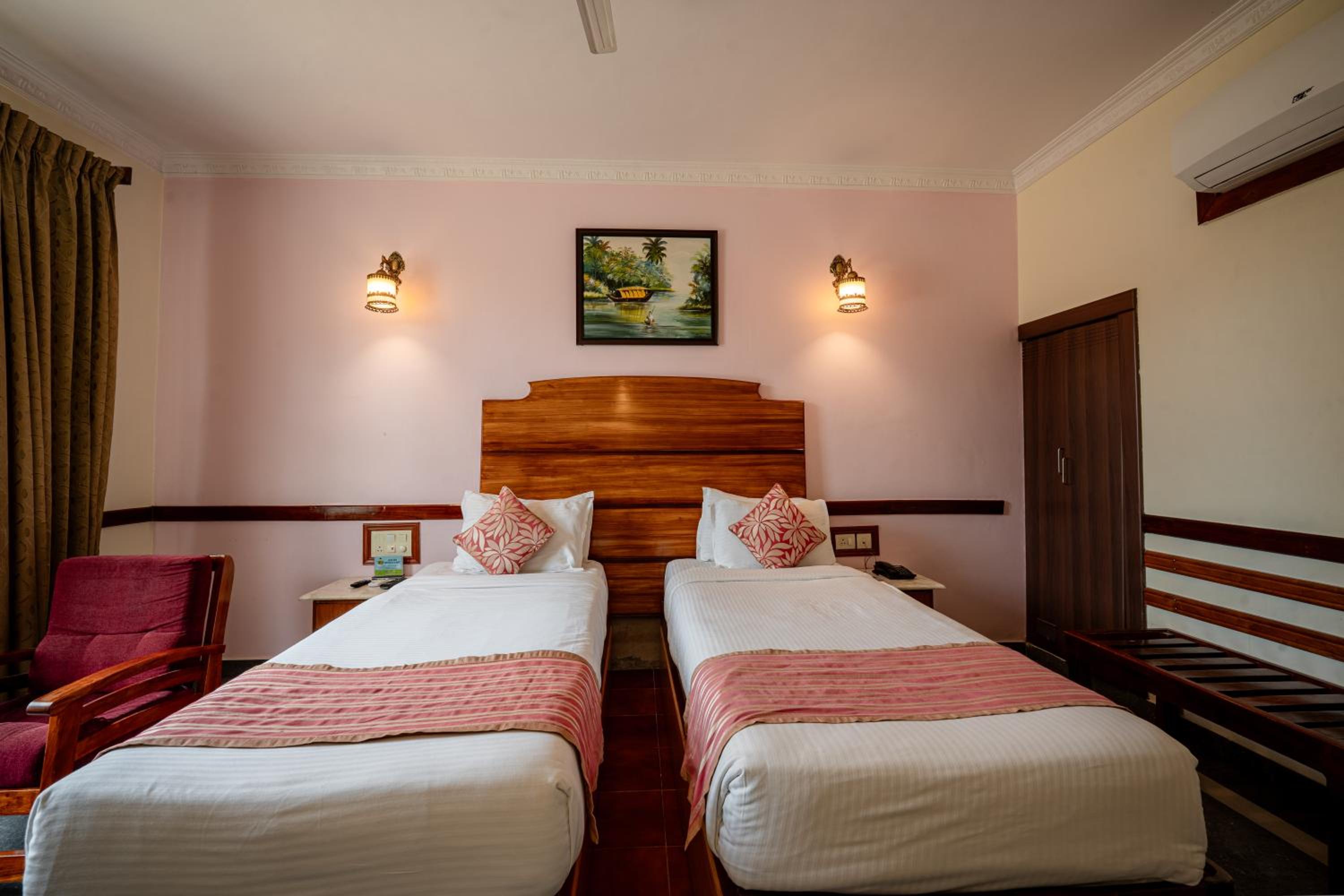 Deluxe Twin Room - Photo 9