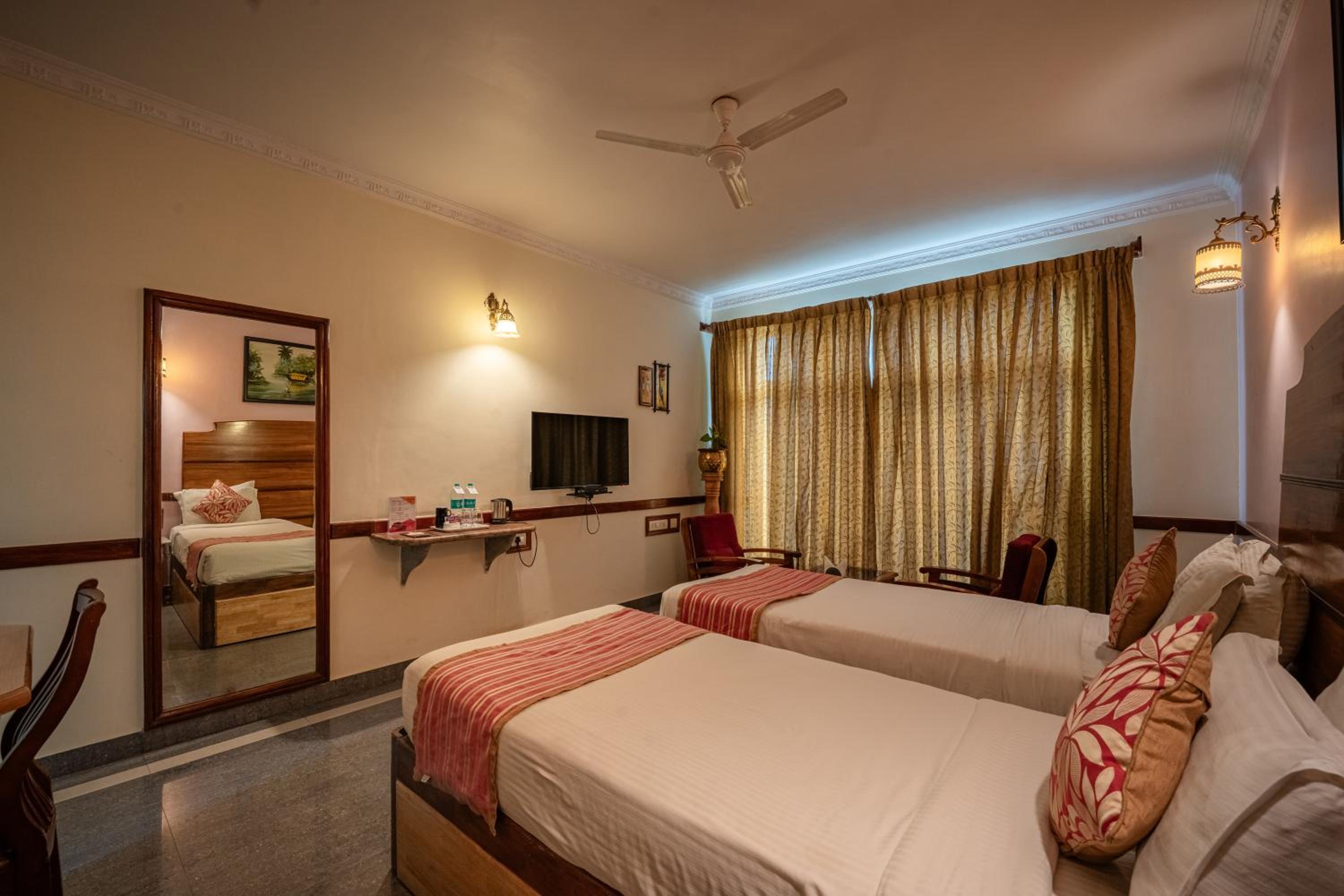 Deluxe Twin Room - Photo 11