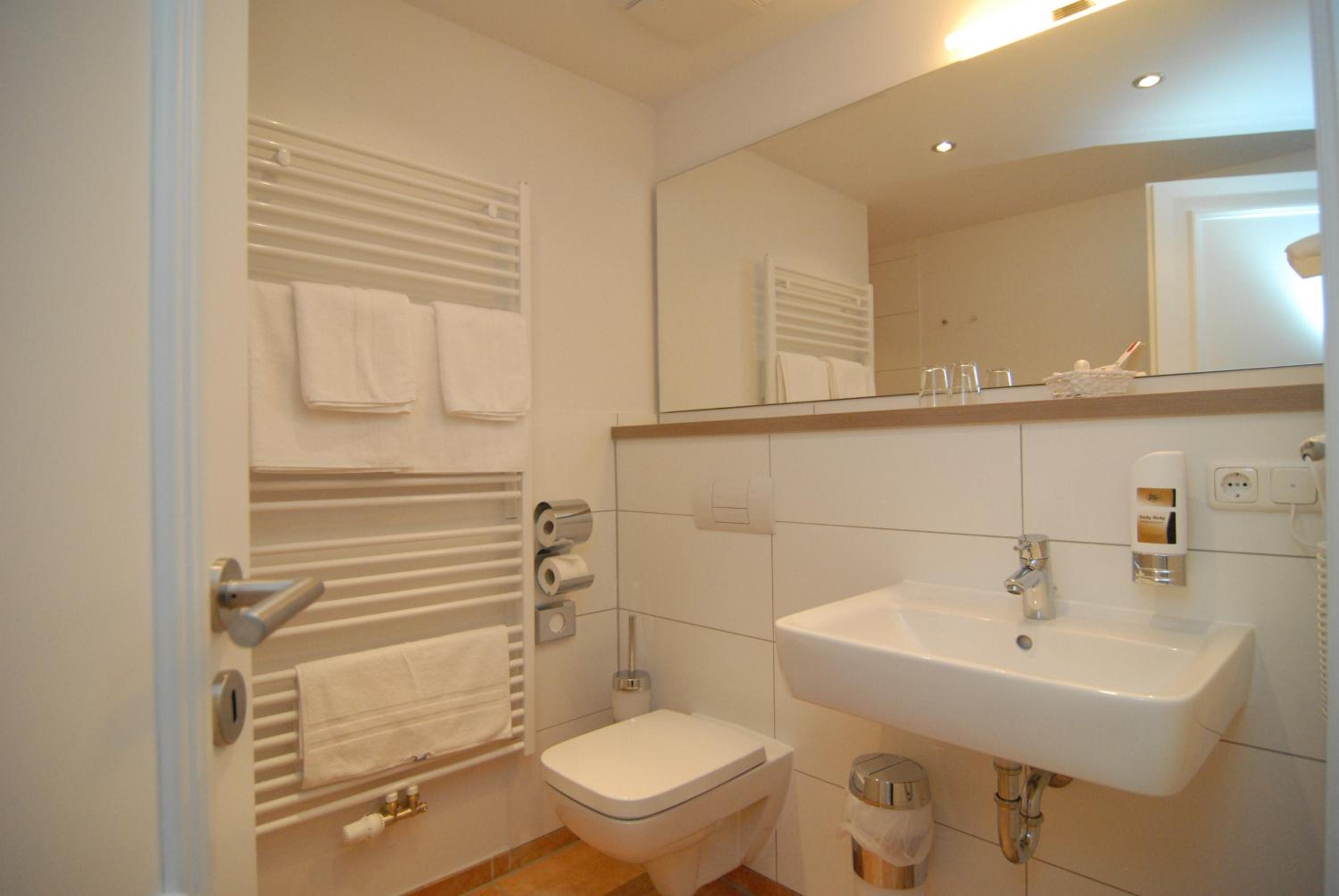 Double or Twin Room - Photo 4
