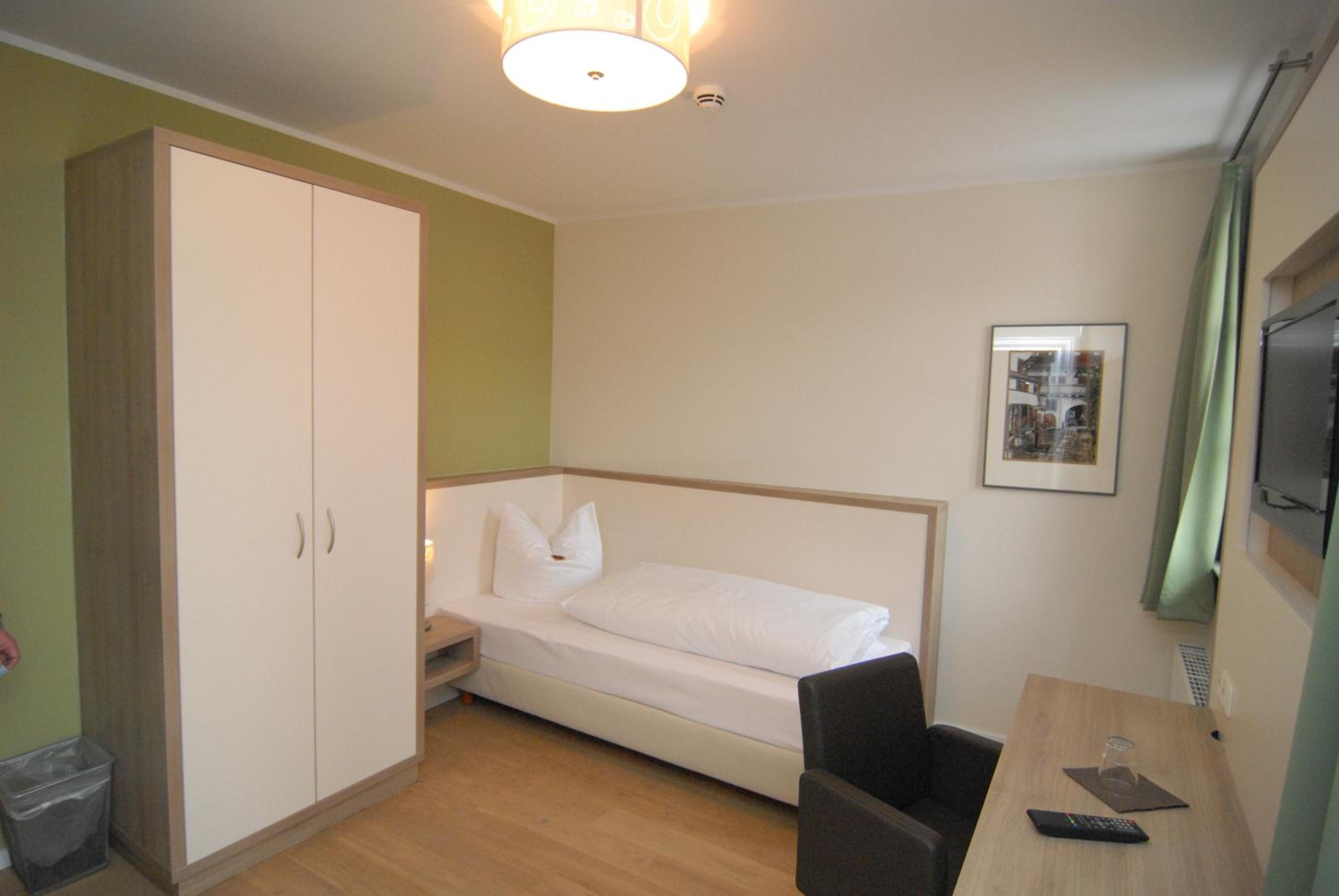 Single Room photo 2