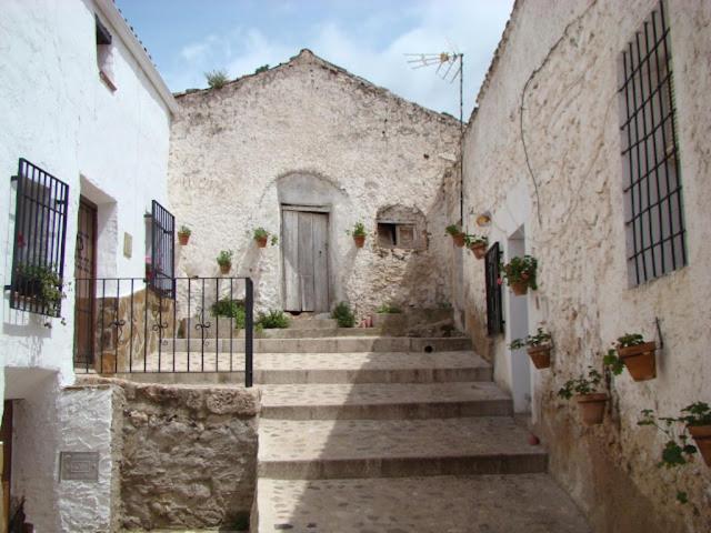 Two-Bedroom House - Photo 4