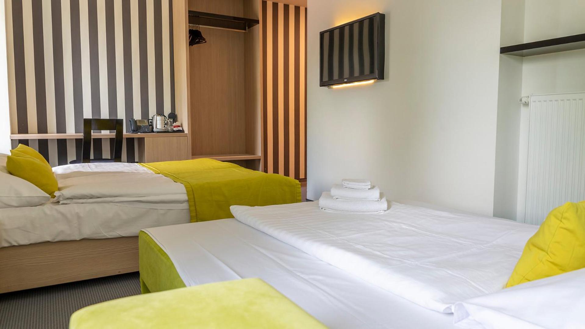 Double Room with Extra Bed photo 1