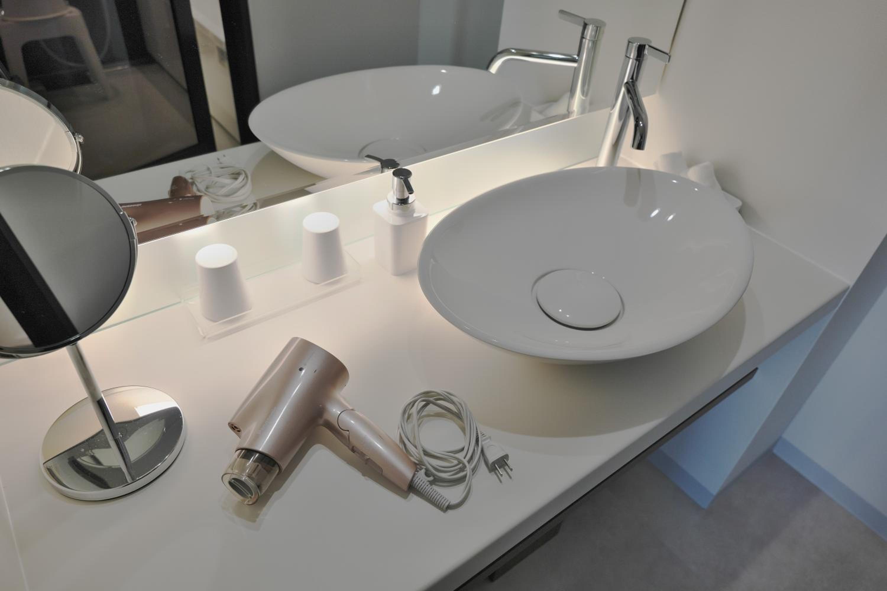Moderate Twin Room-Lakefront - Non-Smoking - Photo 9