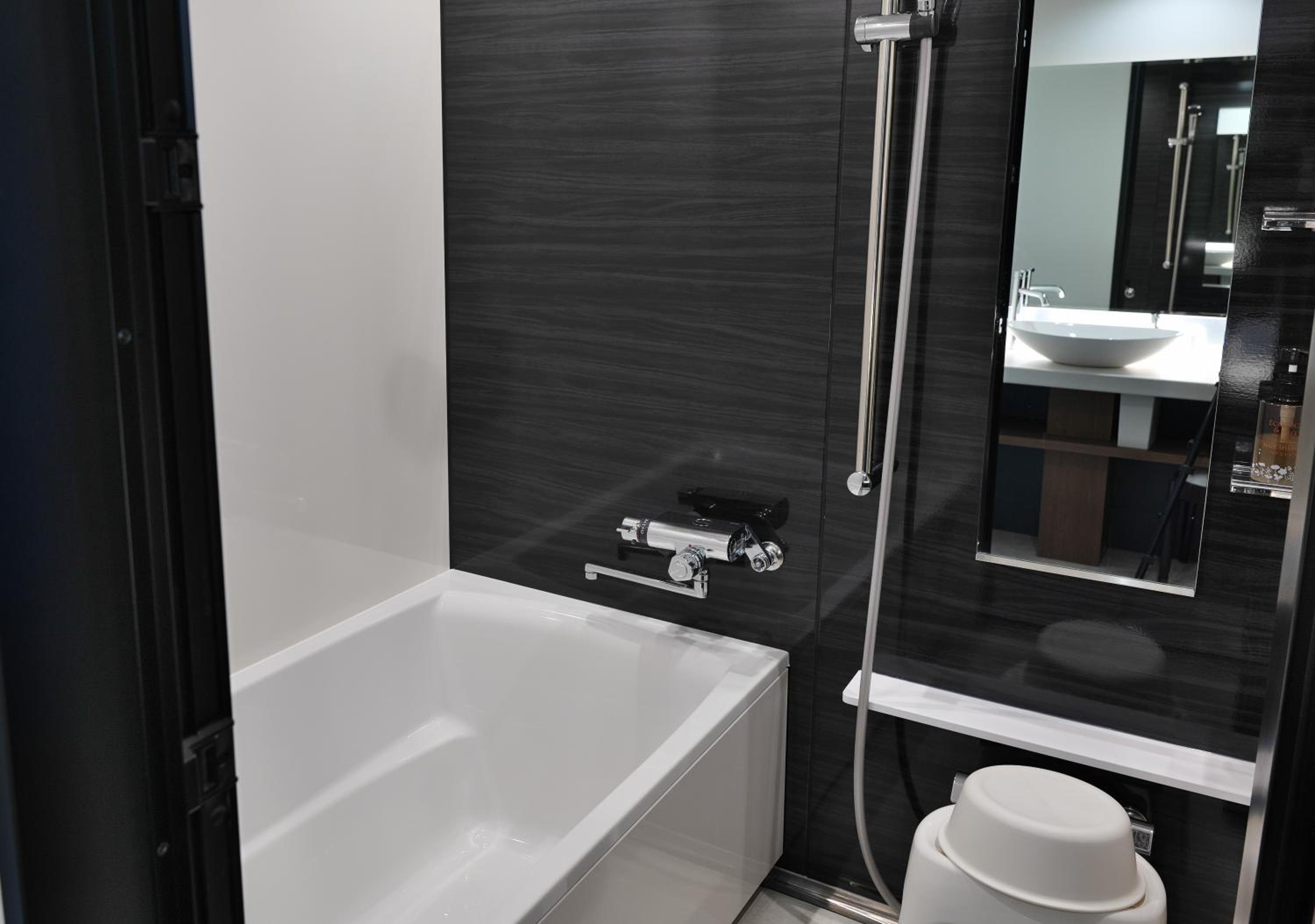 Moderate Twin Room-Lakefront - Non-Smoking - Photo 7