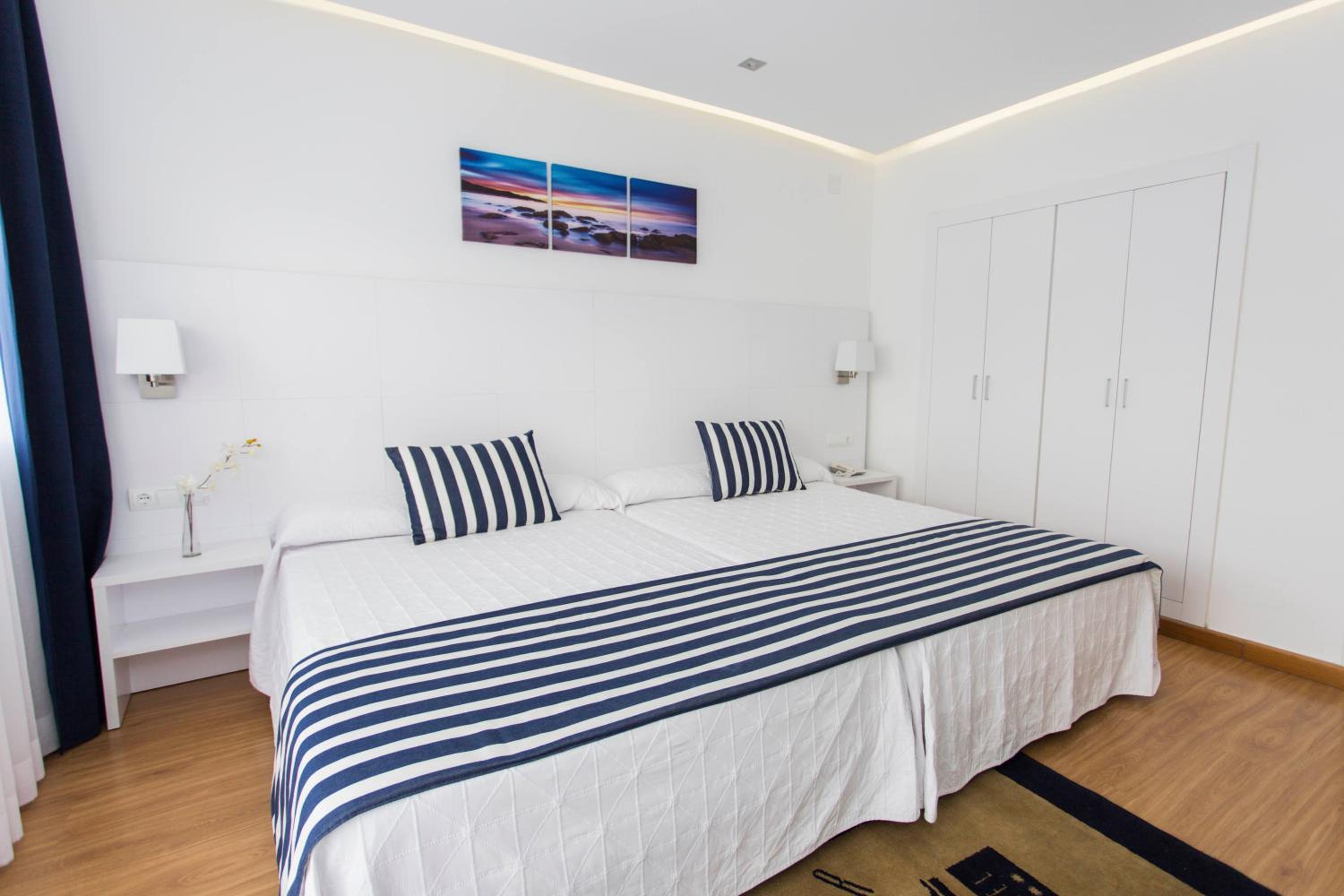 Superior Double or Twin Room thumbnail 6