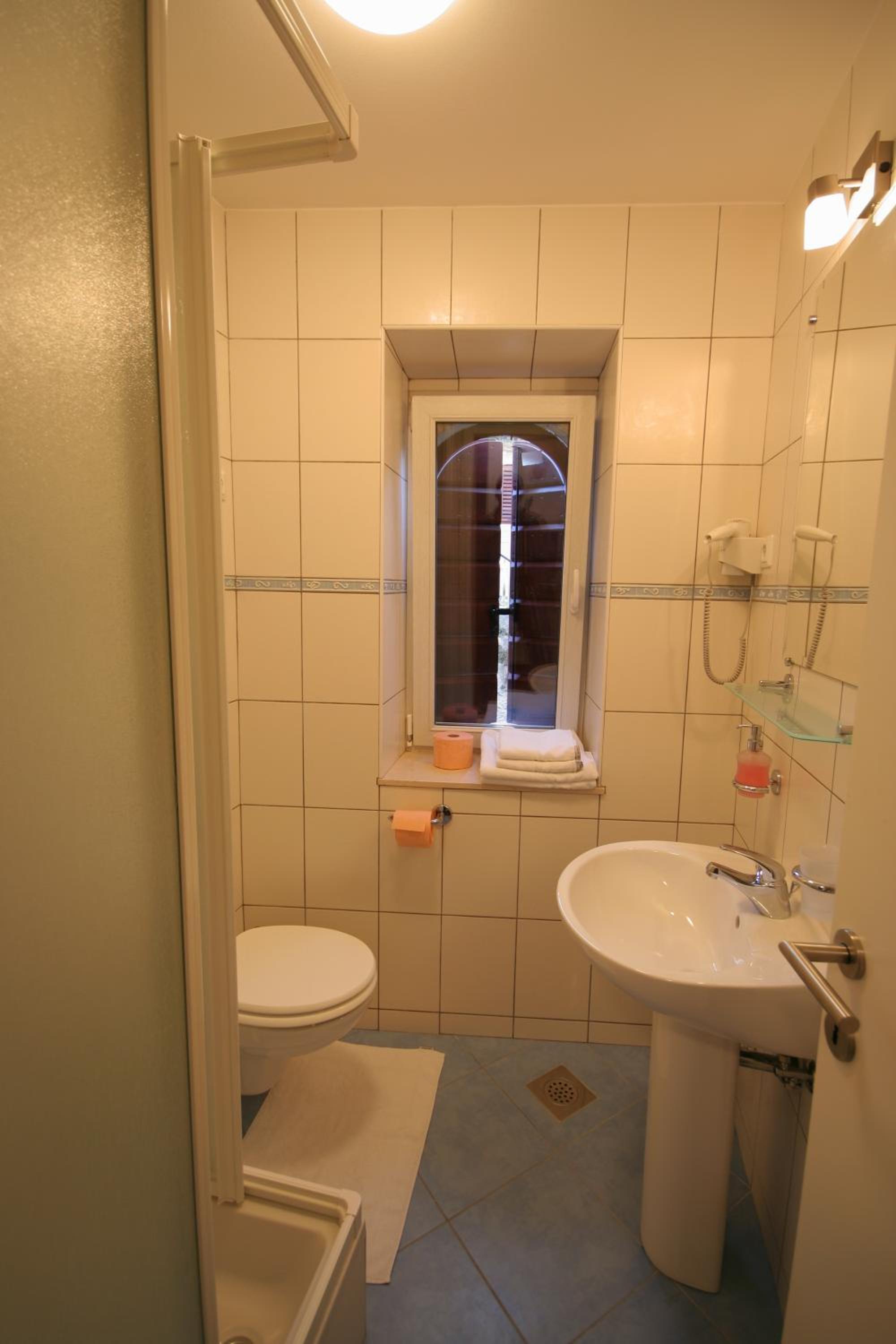 Standard Double Room - Photo 24