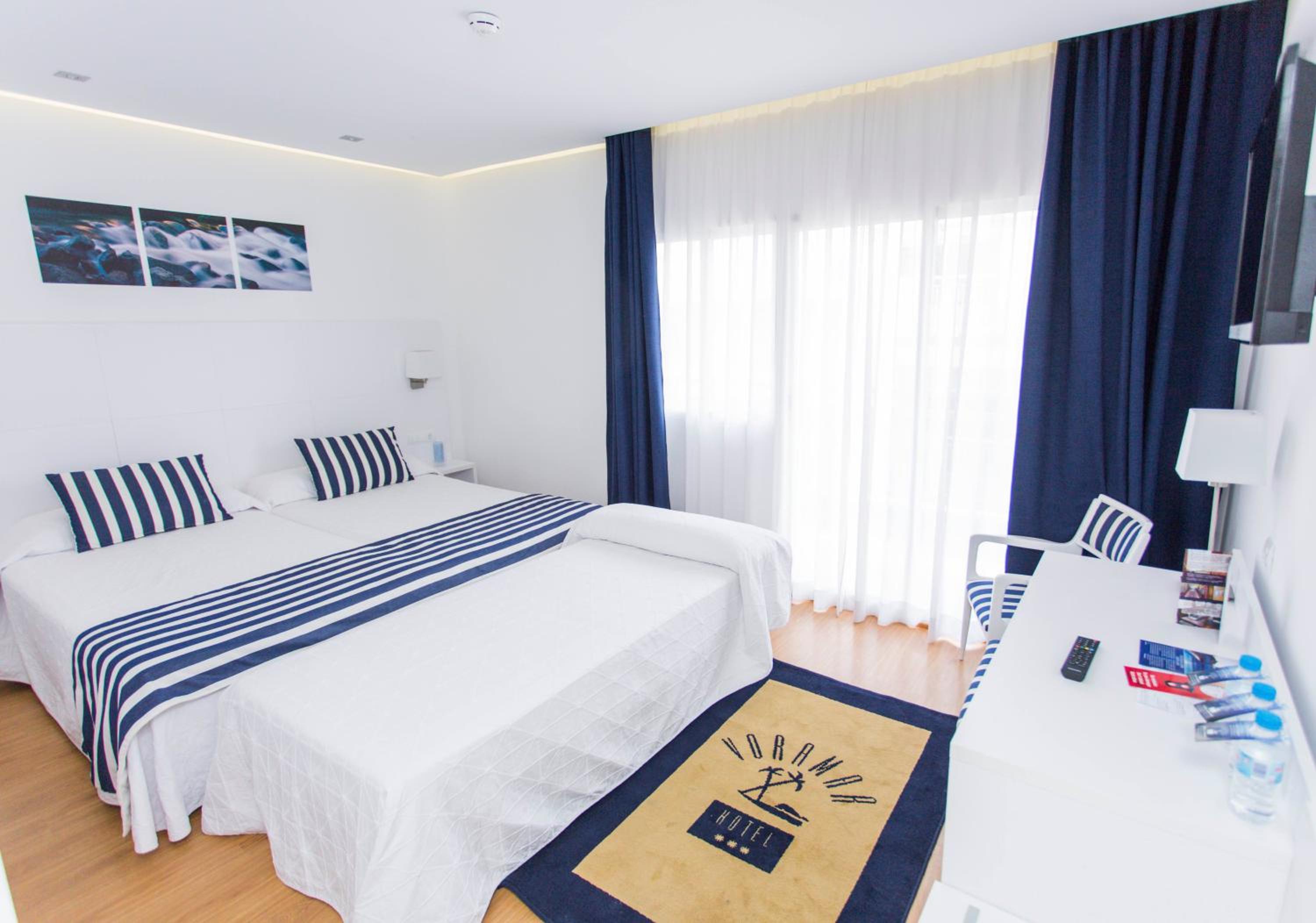 Superior Double or Twin Room (3 adults) thumbnail 5