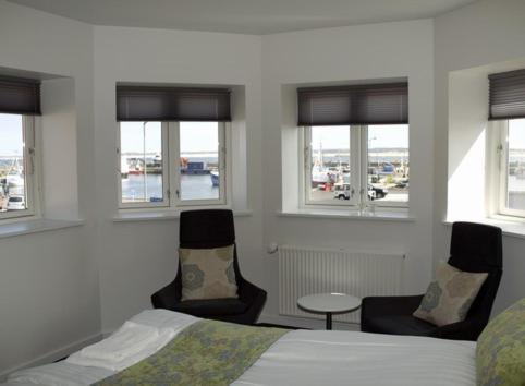 Double Room with Harbor View thumbnail 5