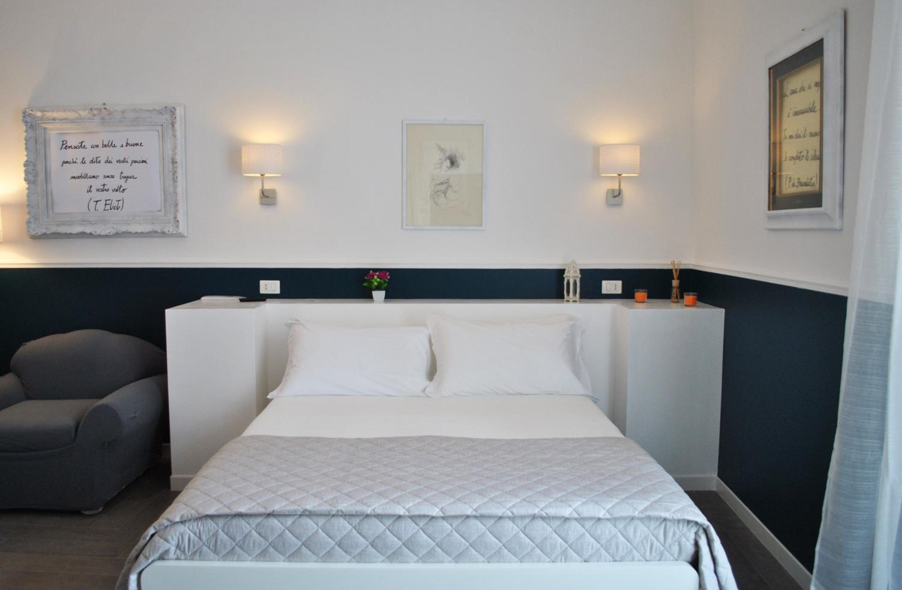 Deluxe Double Room with Balcony photo 2