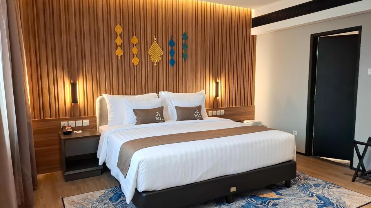 Executive Suite - Photo 1