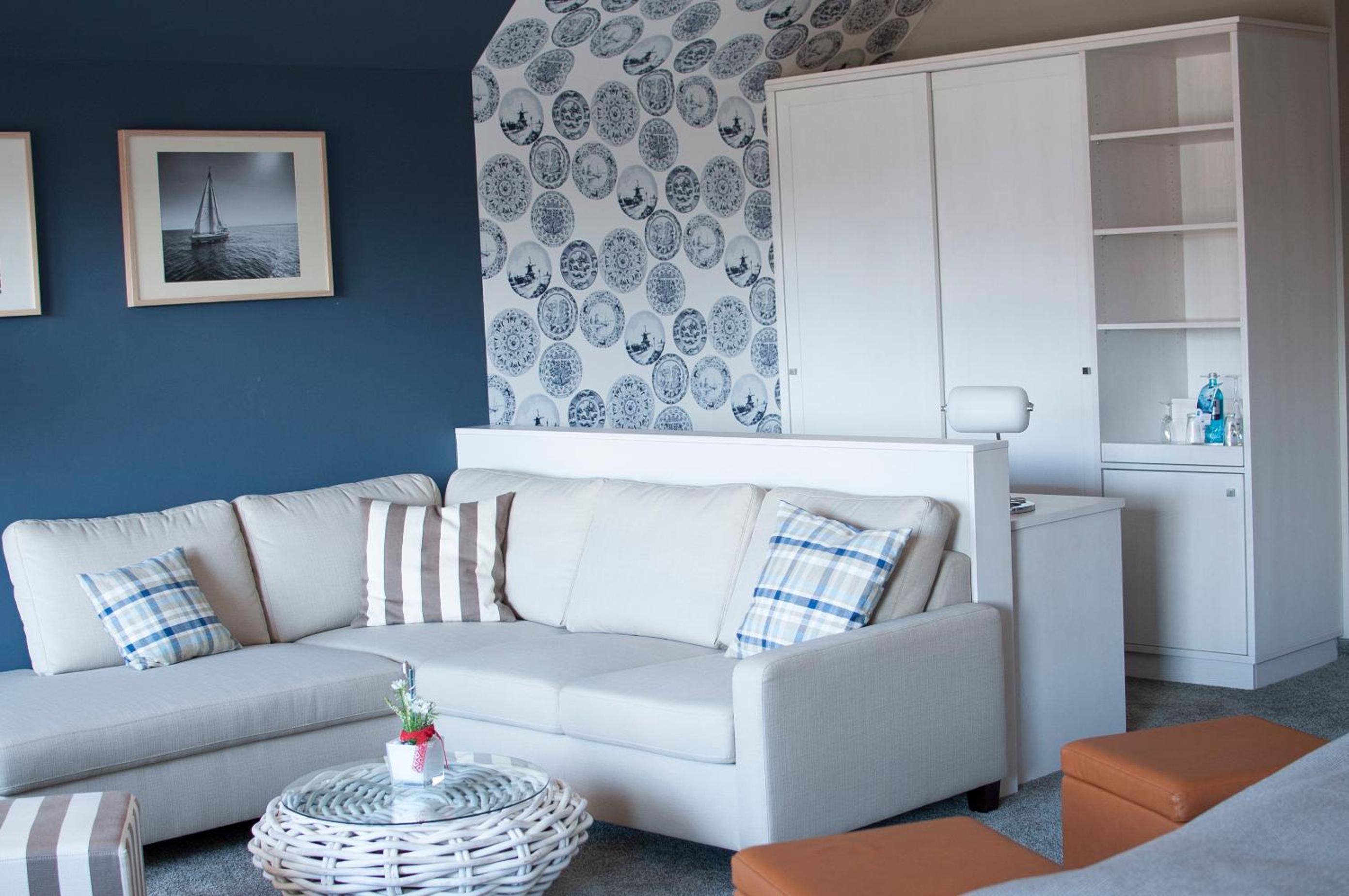 Deluxe Double Room with Balcony - Photo 2