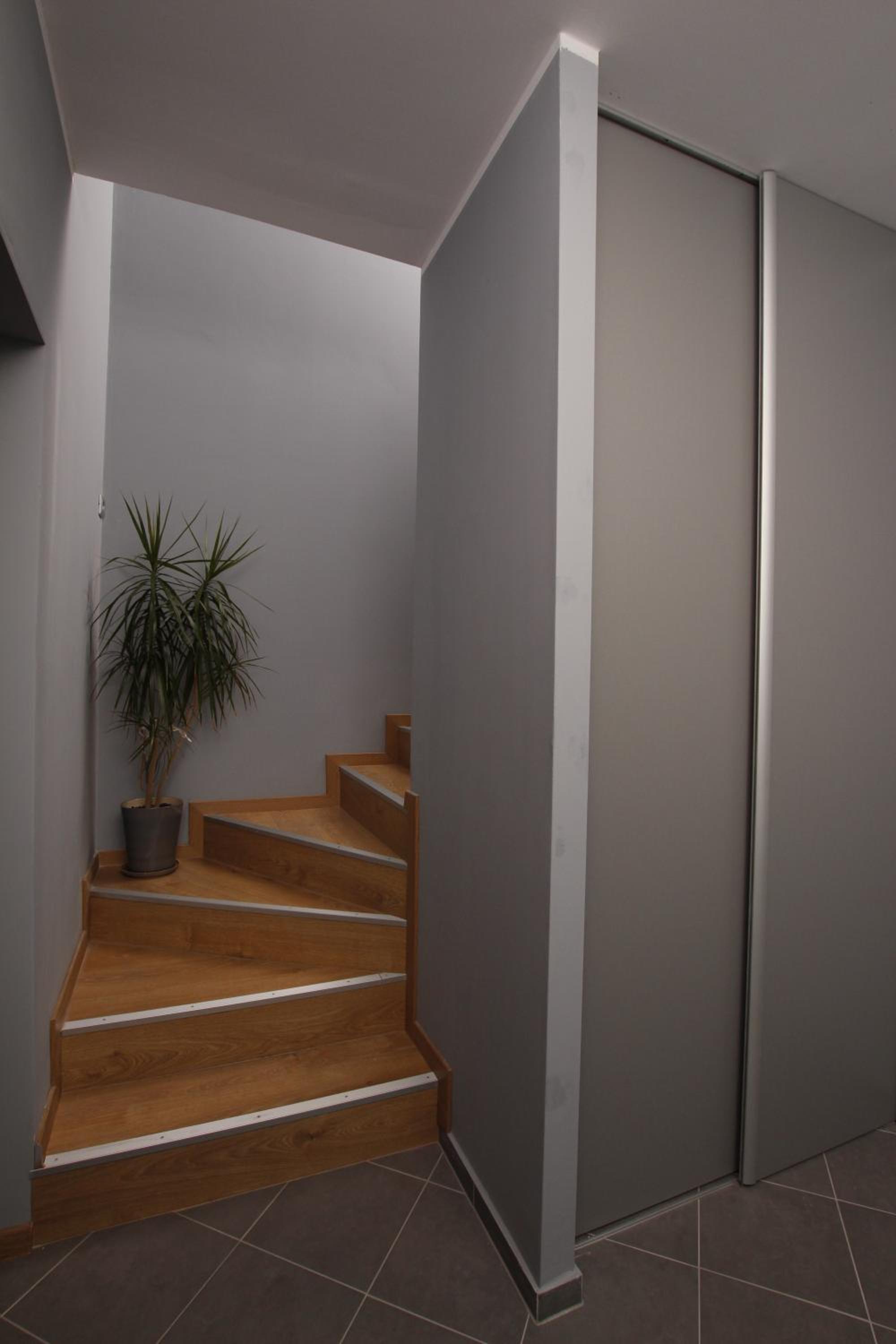 Twin Room with Private Bathroom - Photo 3