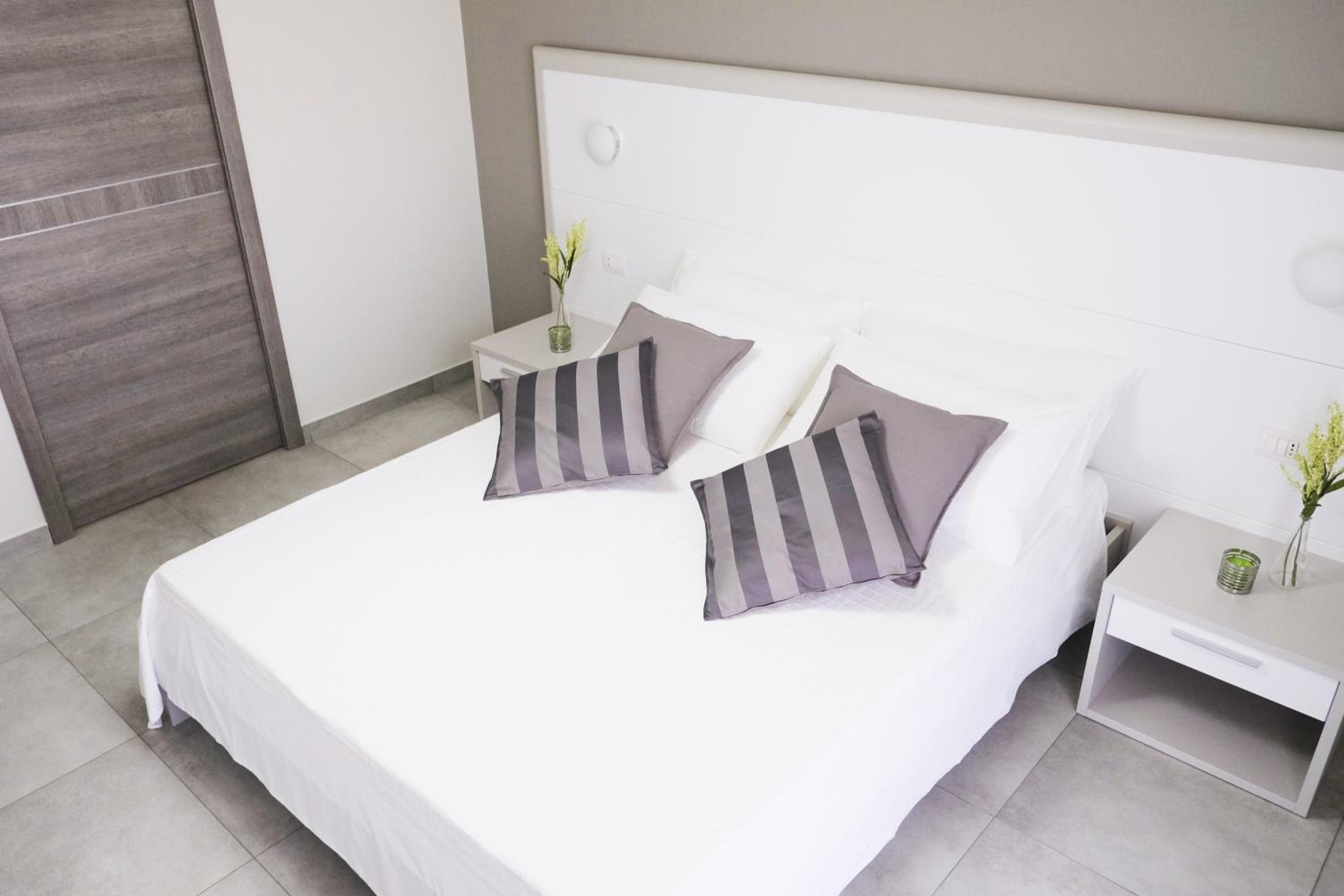 Double Room - Photo 8