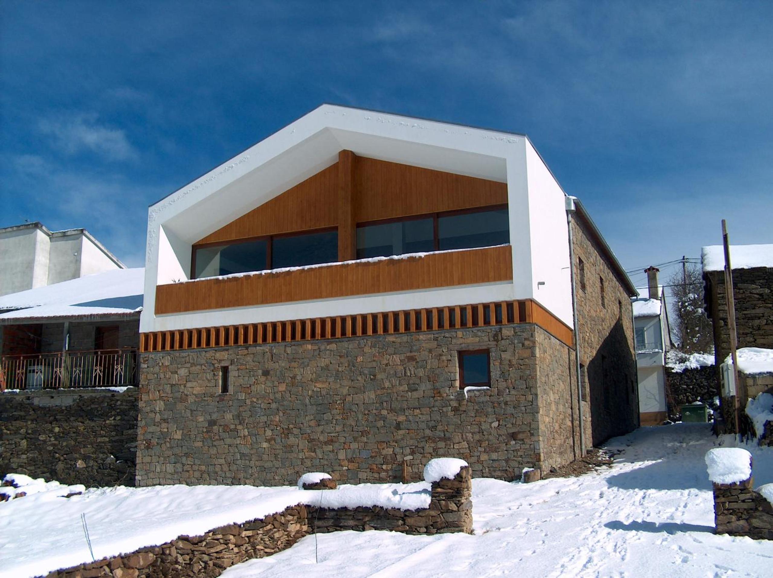 Six-Bedroom House photo 1