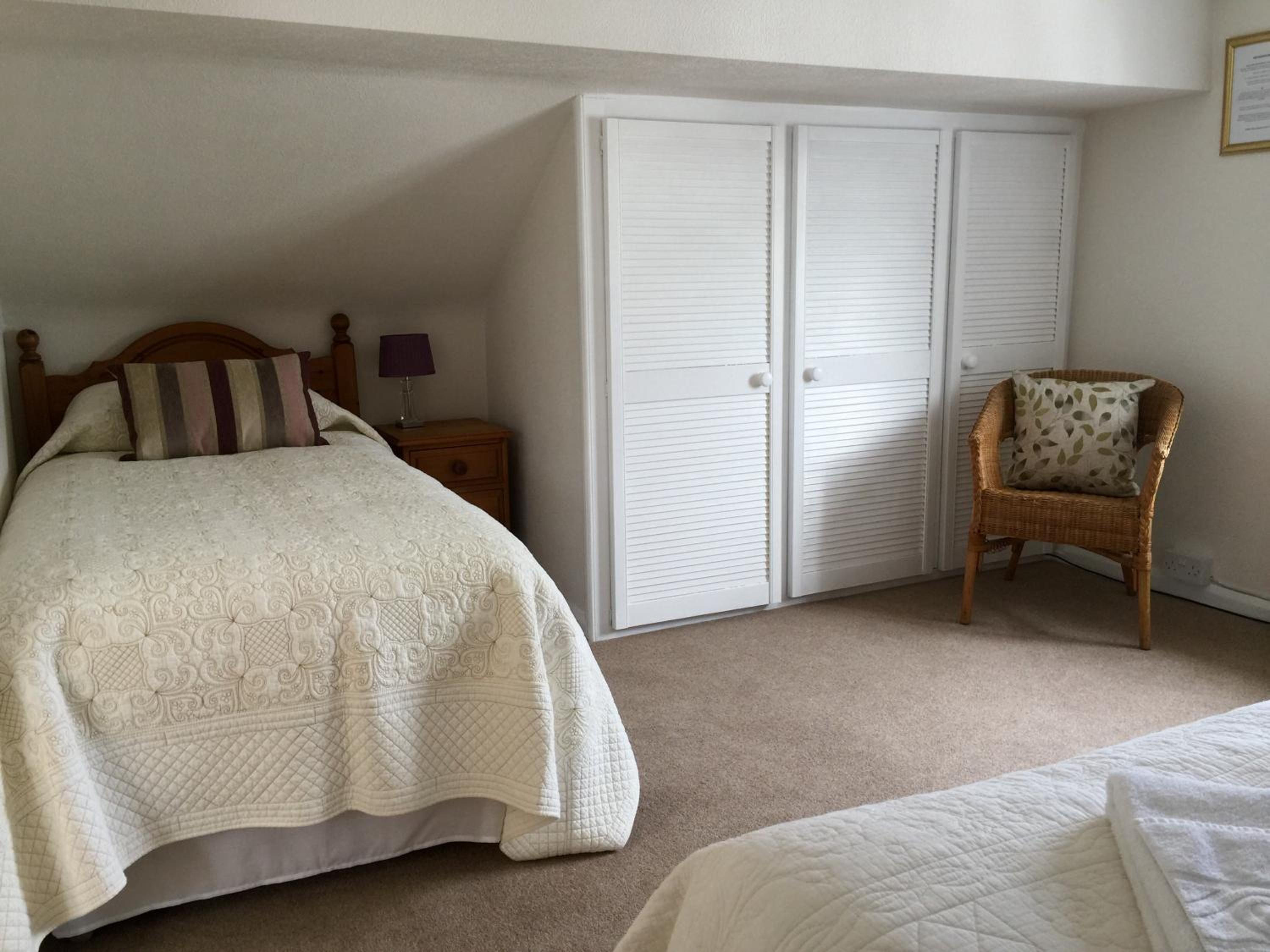 Basic Triple Room photo 2