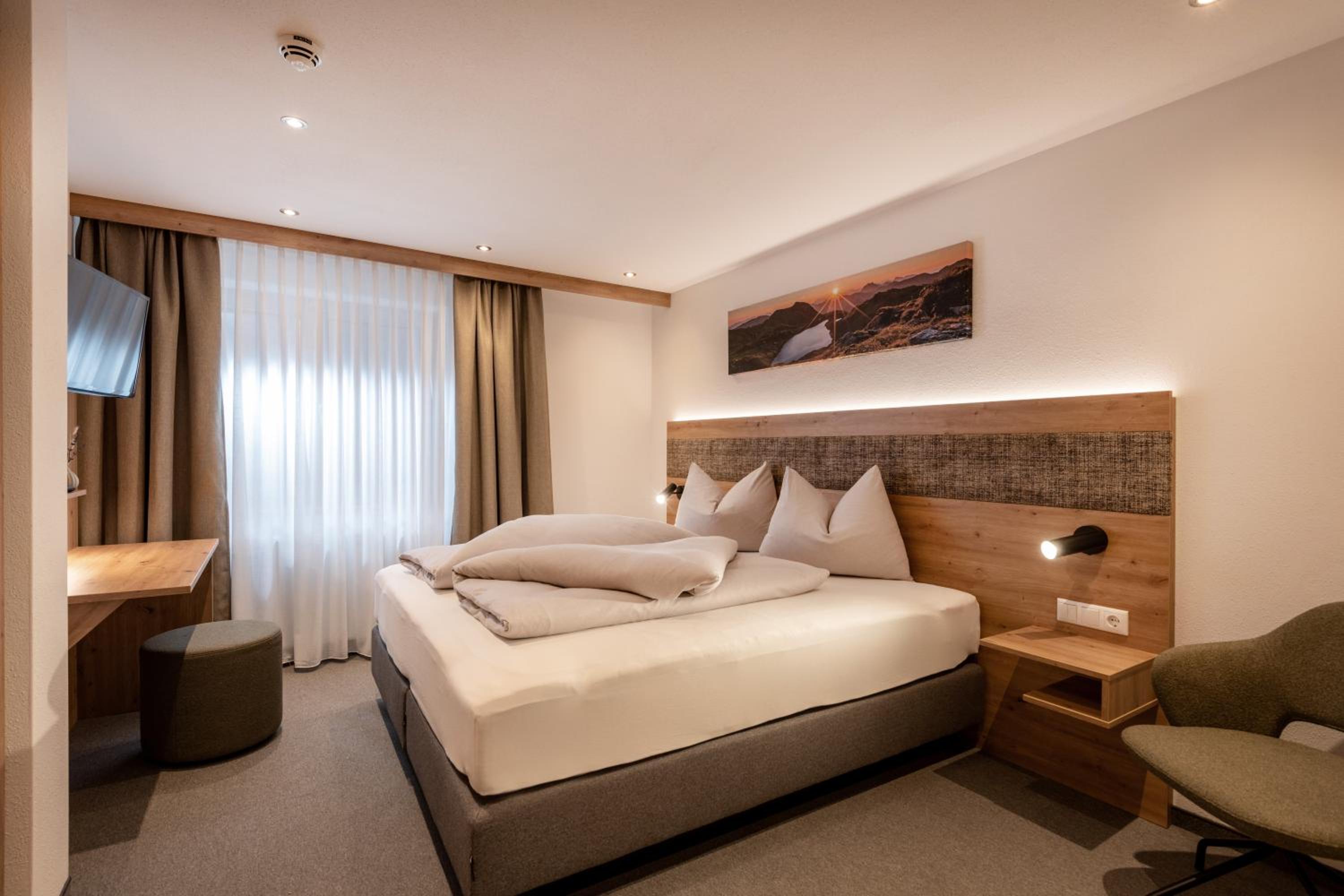 Deluxe Double or Twin Room - Photo 3