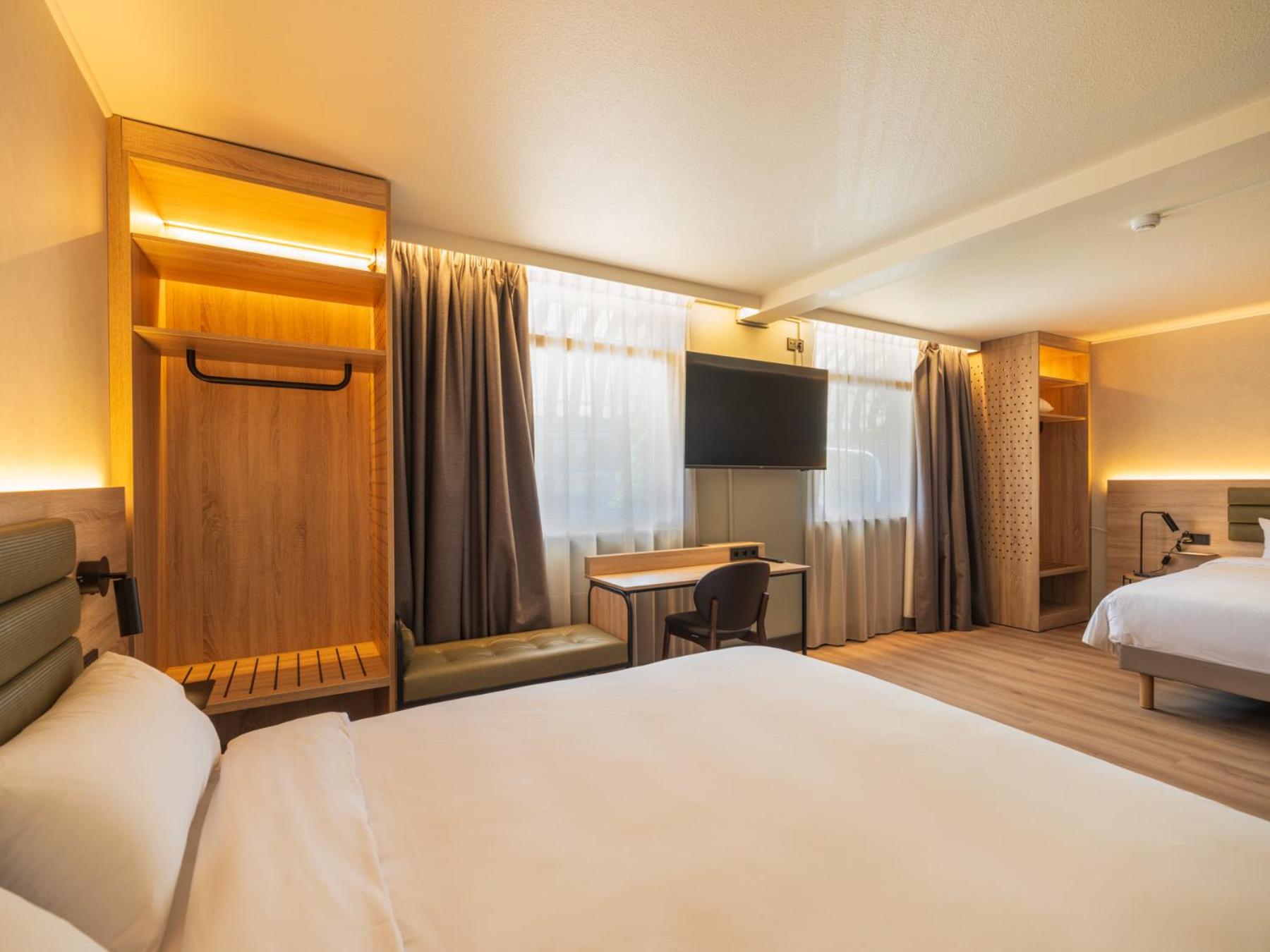 Standard Room - 1 Queen Bed 1 Single Bed - Photo 3