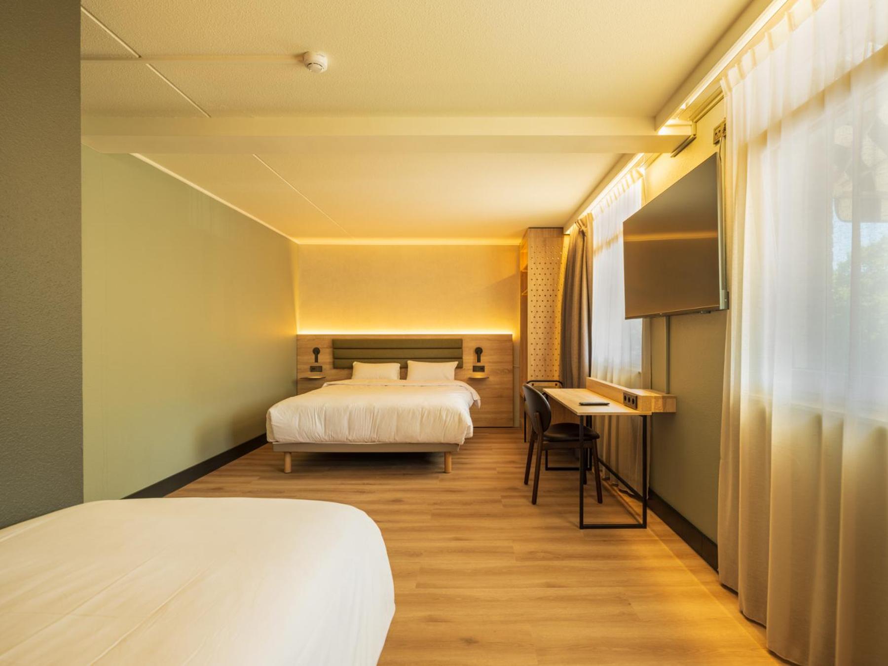 Standard Room - 1 Queen Bed 1 Single Bed - Photo 2