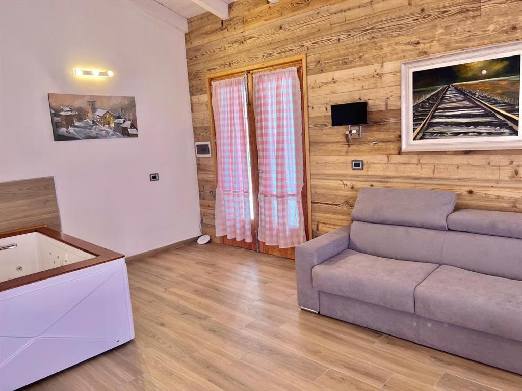 Queen Suite with Spa Bath