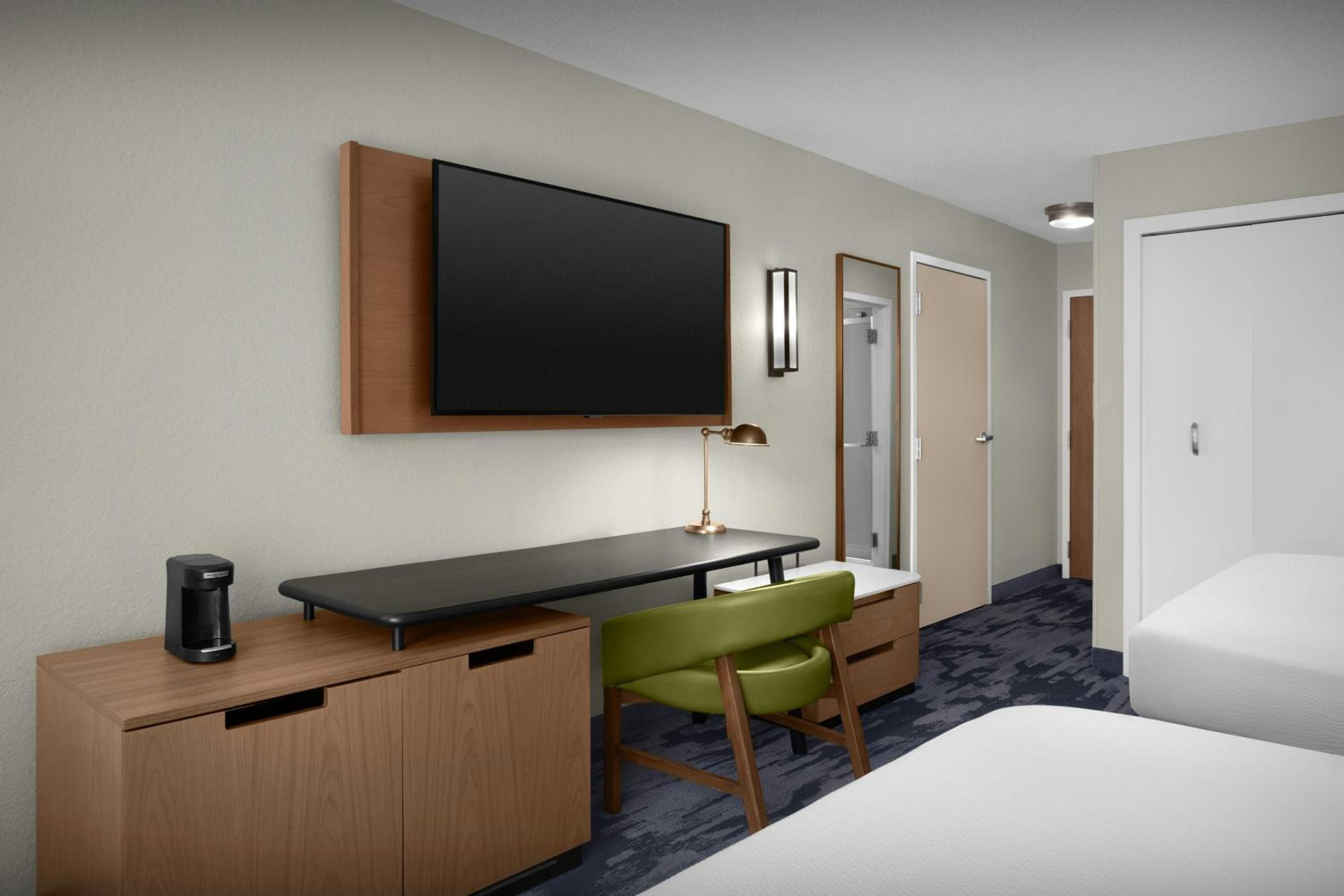 Queen Room with Two Queen Beds - Hearing Accessible - Photo 2