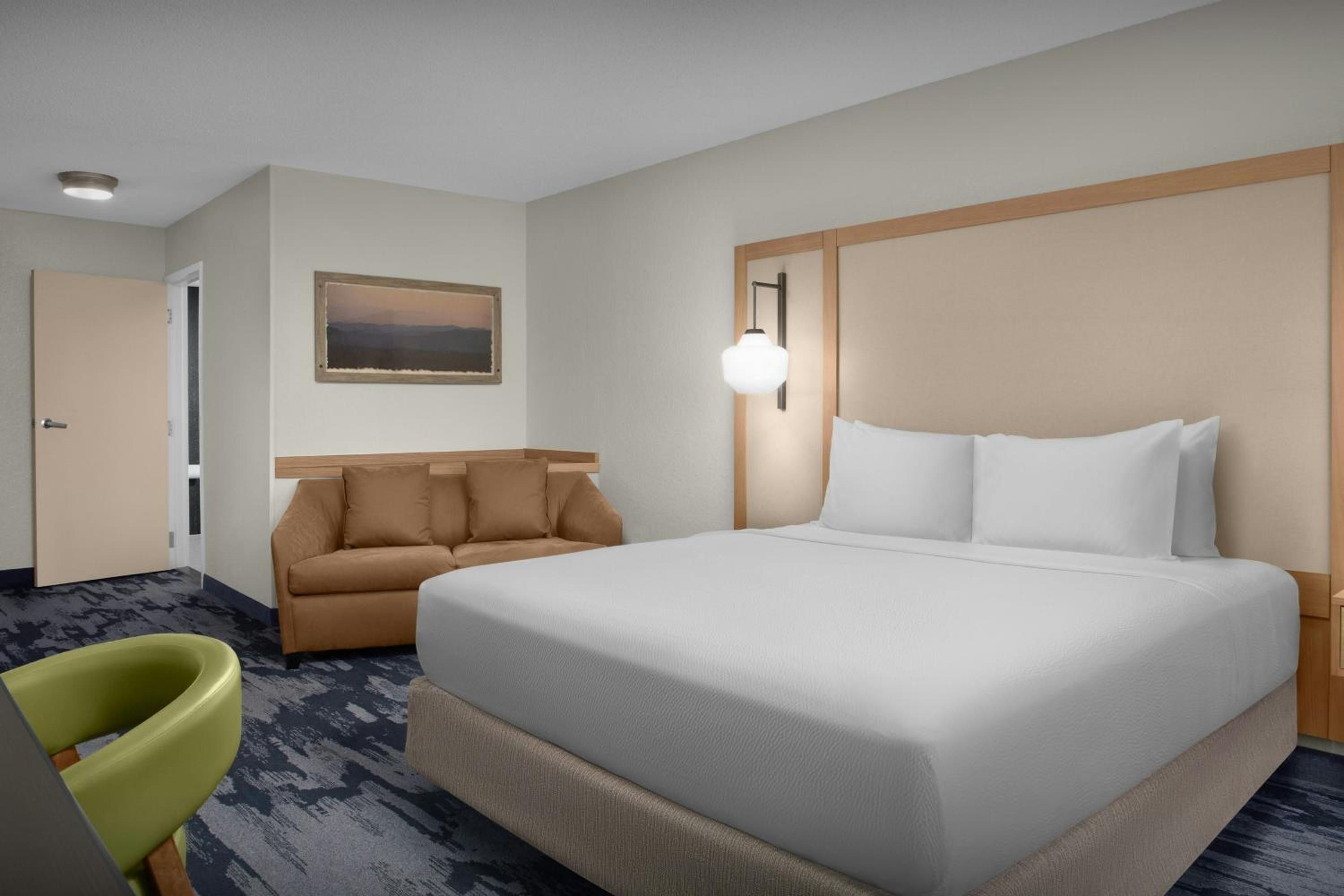 King Room with Sofa Bed and Adapted Tub - Mobility and Hearing Accessible - Photo 1