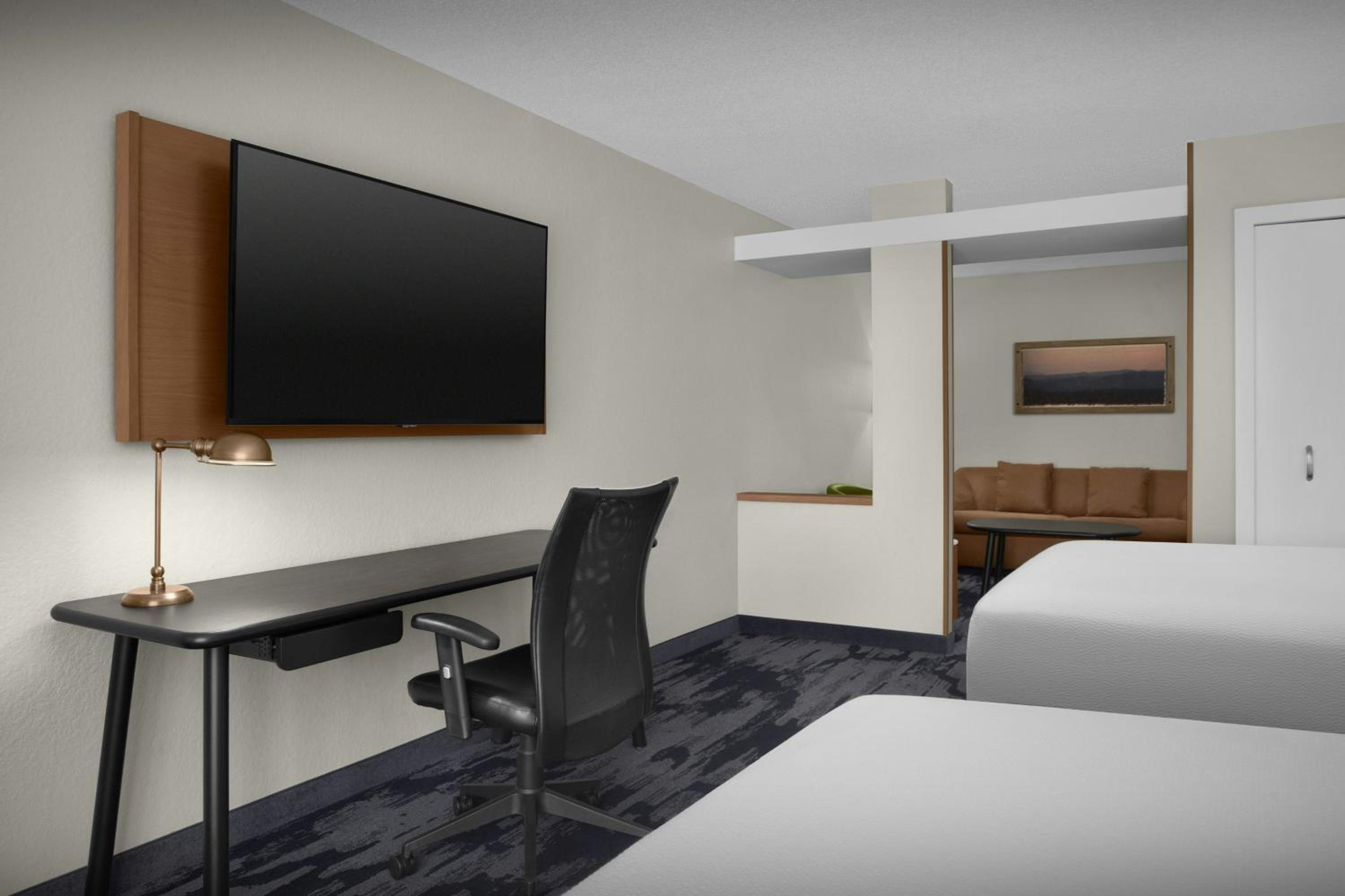 Queen Suite with Two Queen Beds and Sofa Bed - Photo 3